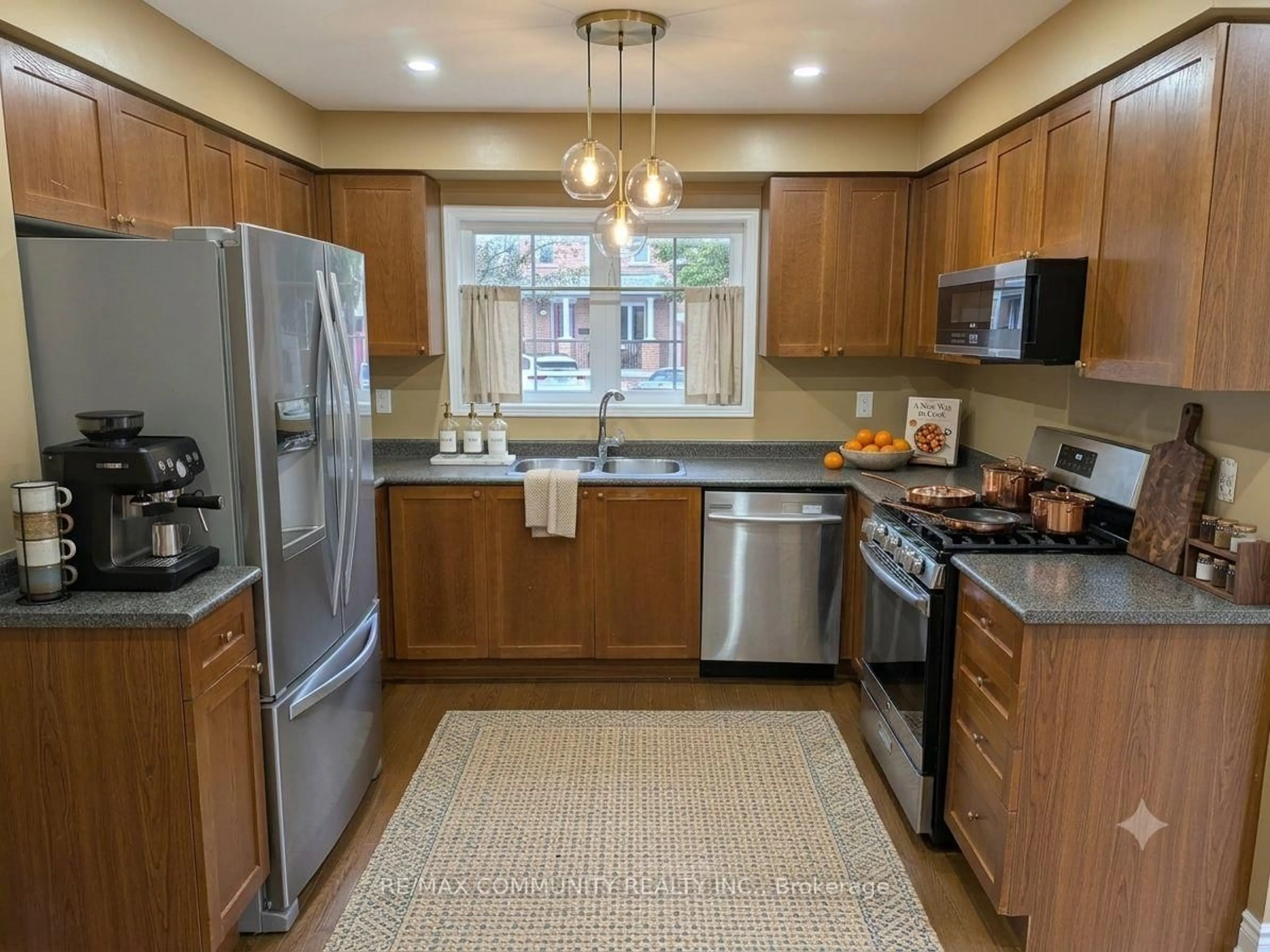 Unknown for 104 Mcsweeney Cres, Ajax Ontario L1T 4G3