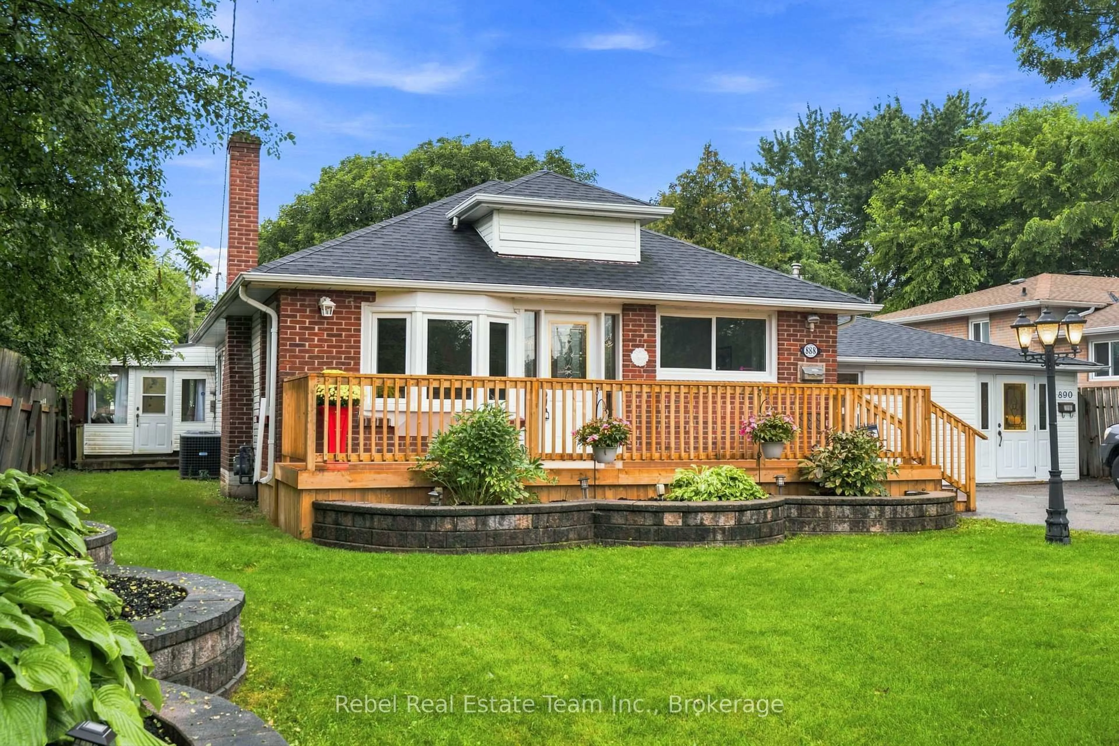 Home with brick exterior material, street for 888-890 Liverpool Rd, Pickering Ontario L1W 1S4