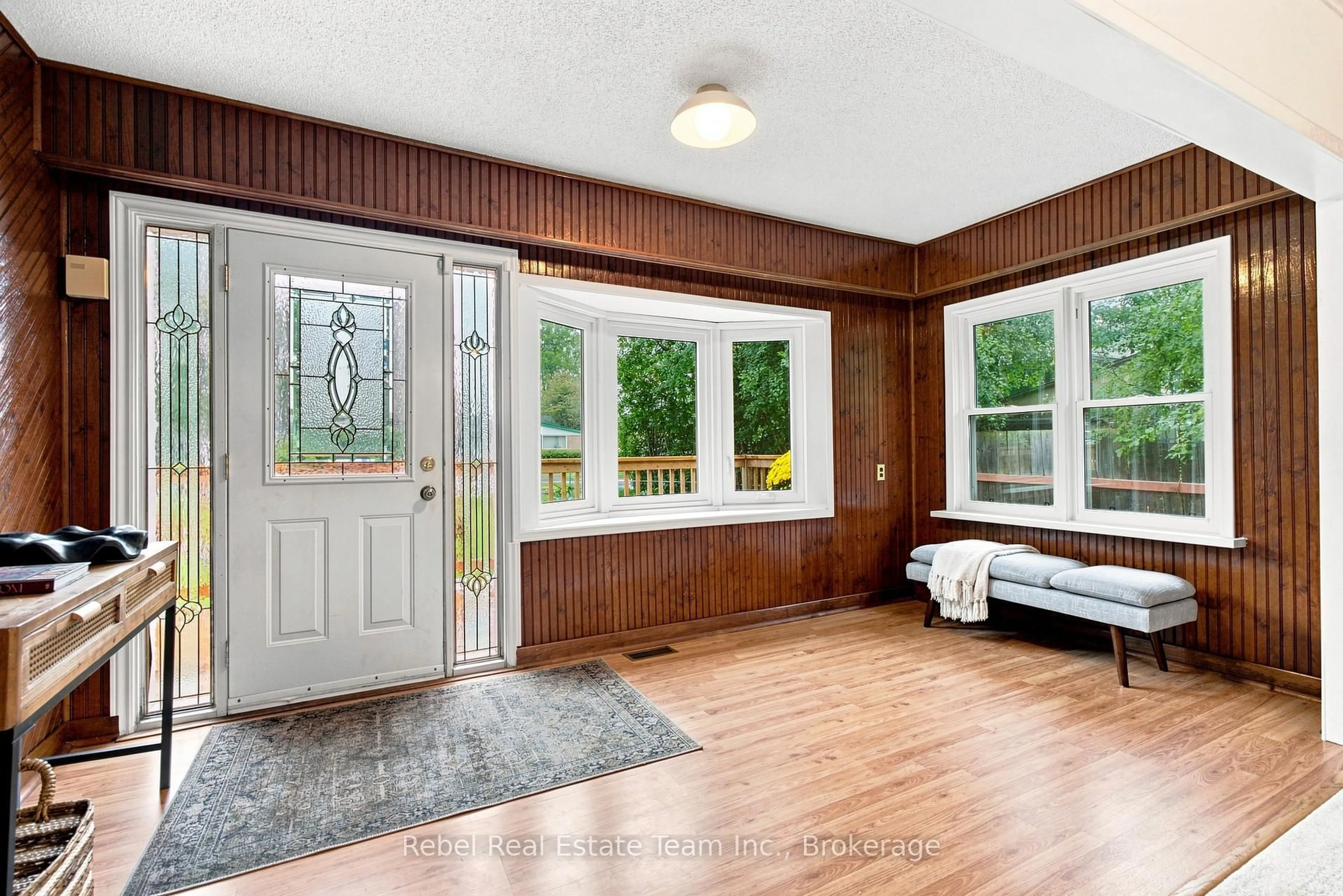 Indoor entryway for 888-890 Liverpool Rd, Pickering Ontario L1W 1S4