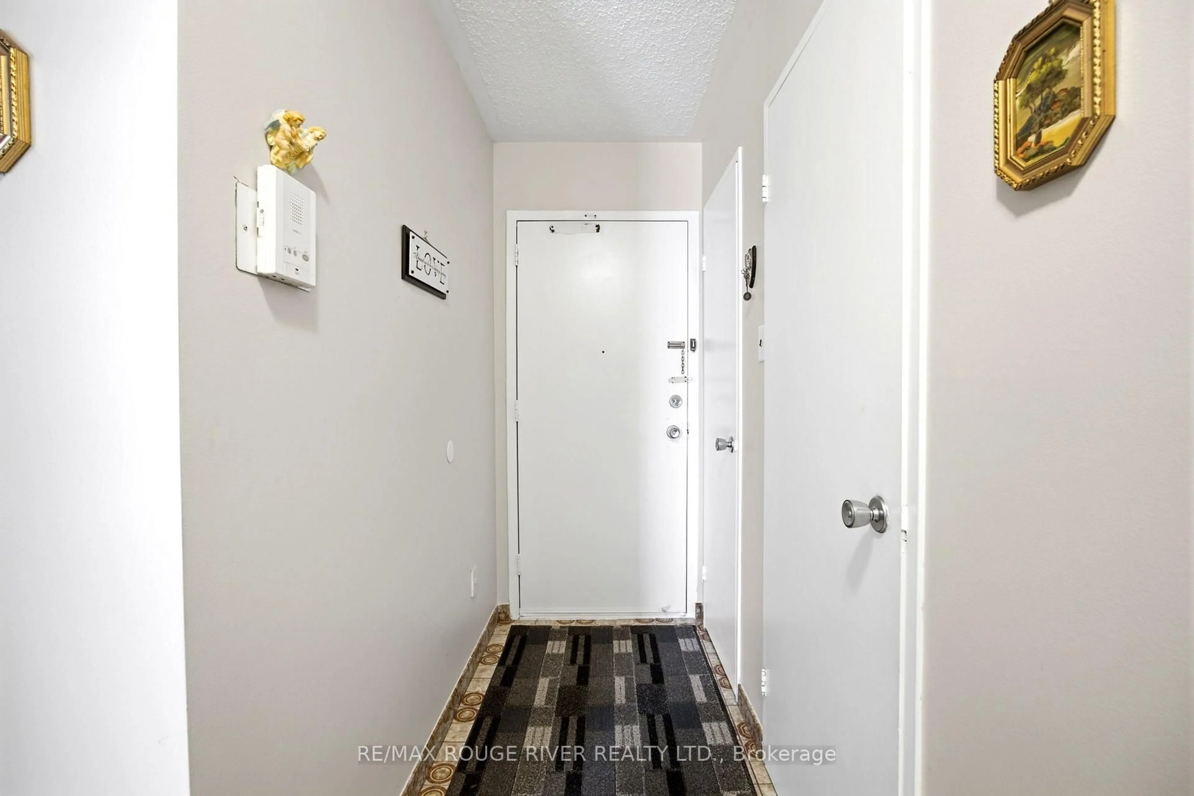 Indoor entryway for 895 Kennedy Rd #406, Toronto Ontario M1K 2E9