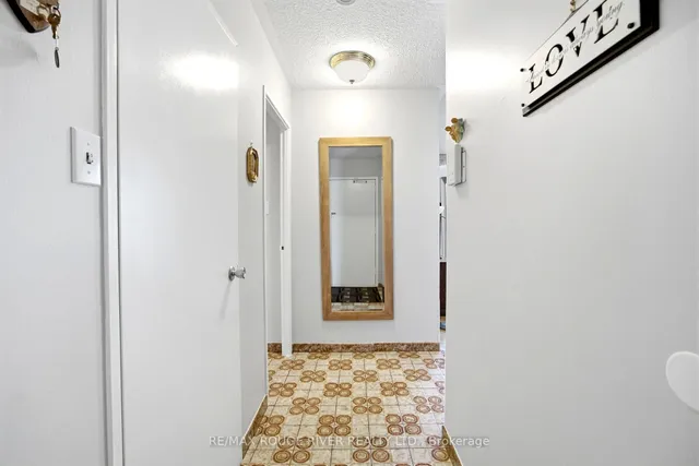 895 Kennedy Rd #406, Toronto 5