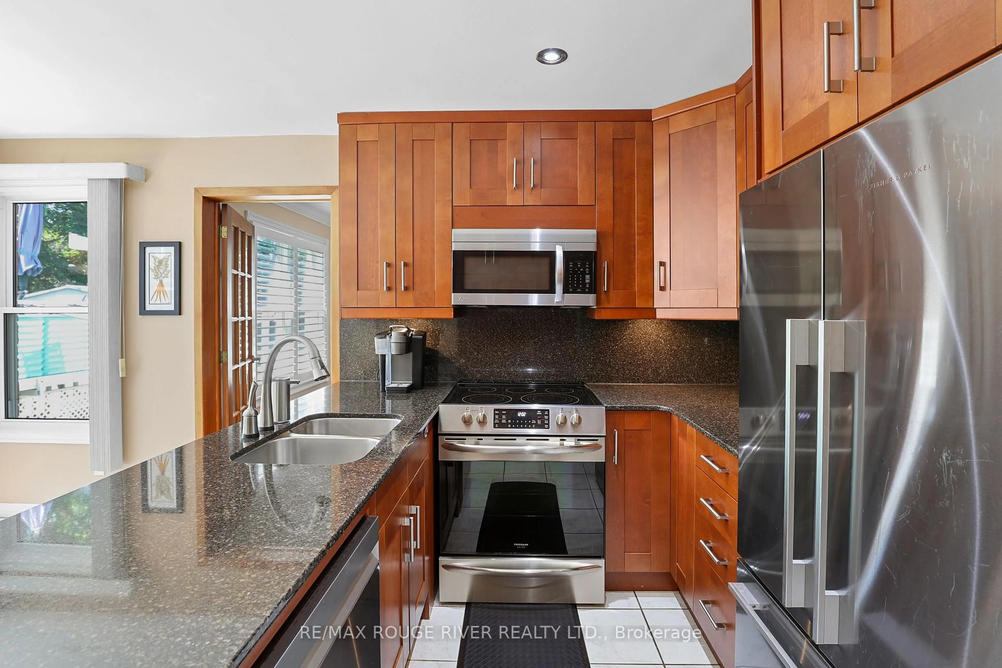 Standard kitchen, ceramic/tile floor for 11 Canmore Blvd, Toronto Ontario M1C 3T3