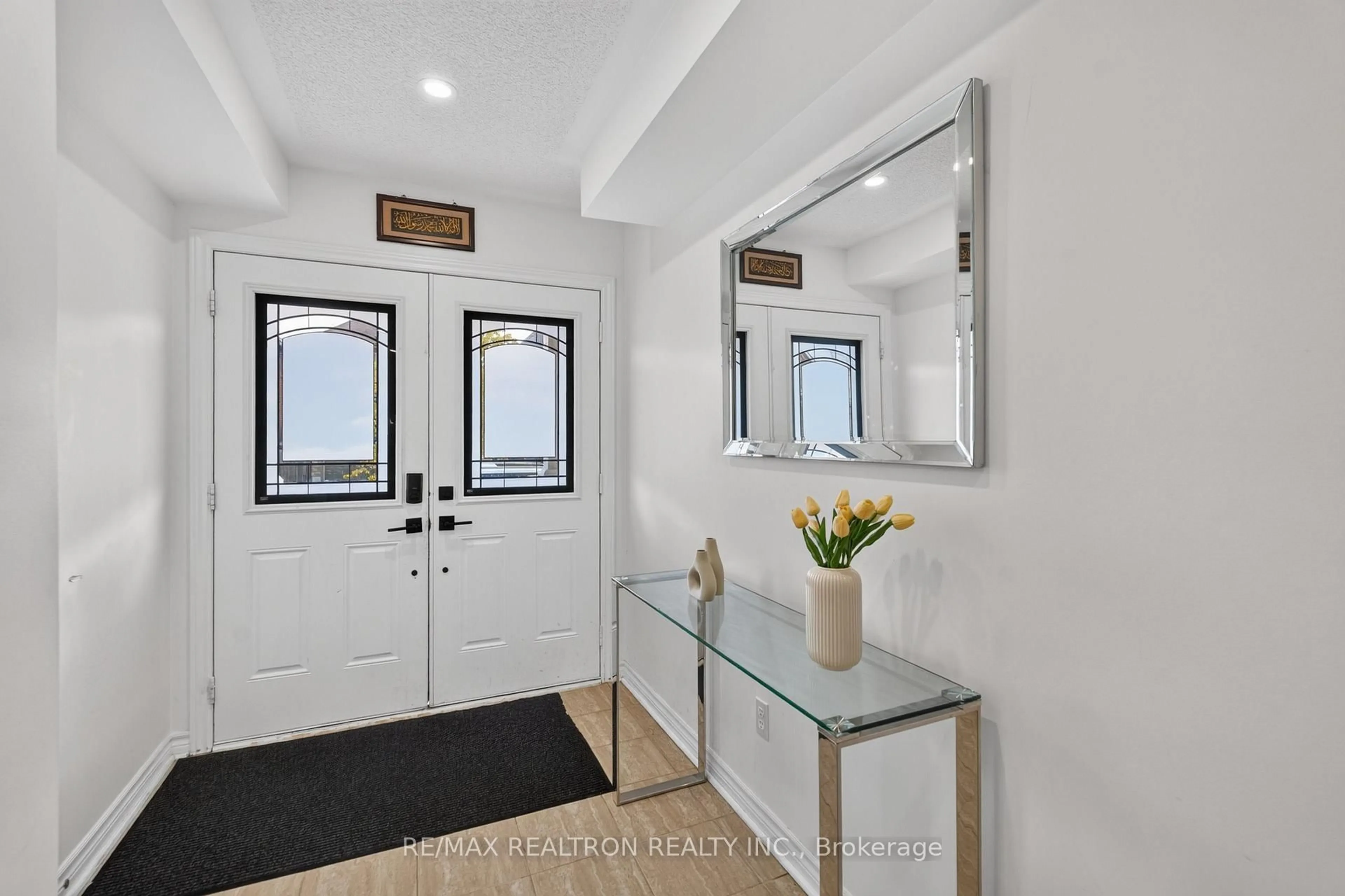 Indoor entryway for 1548 Winville Rd, Pickering Ontario L1X 0C5