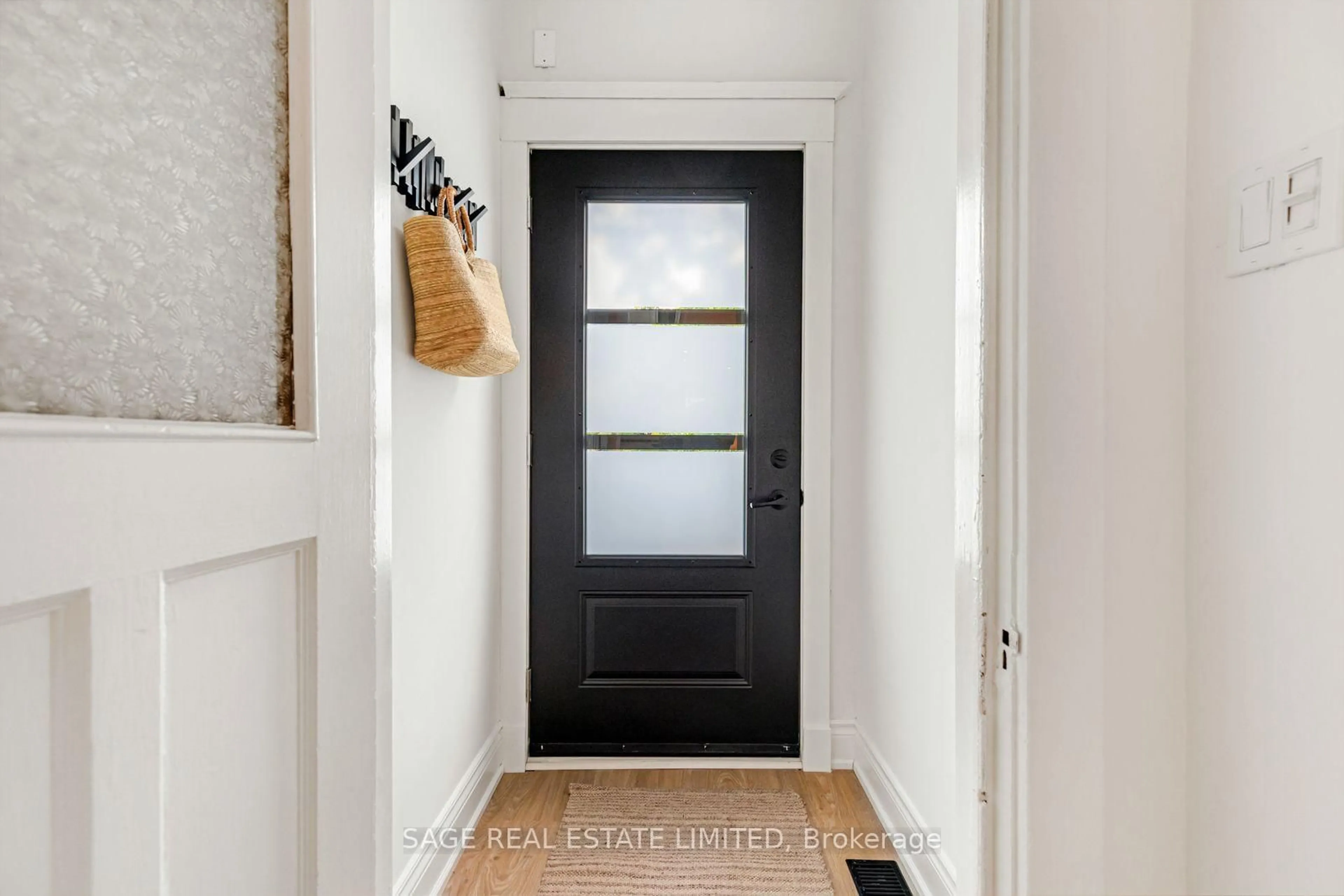 Indoor entryway for 11 Bertmount Ave, Toronto Ontario M4M 2X8
