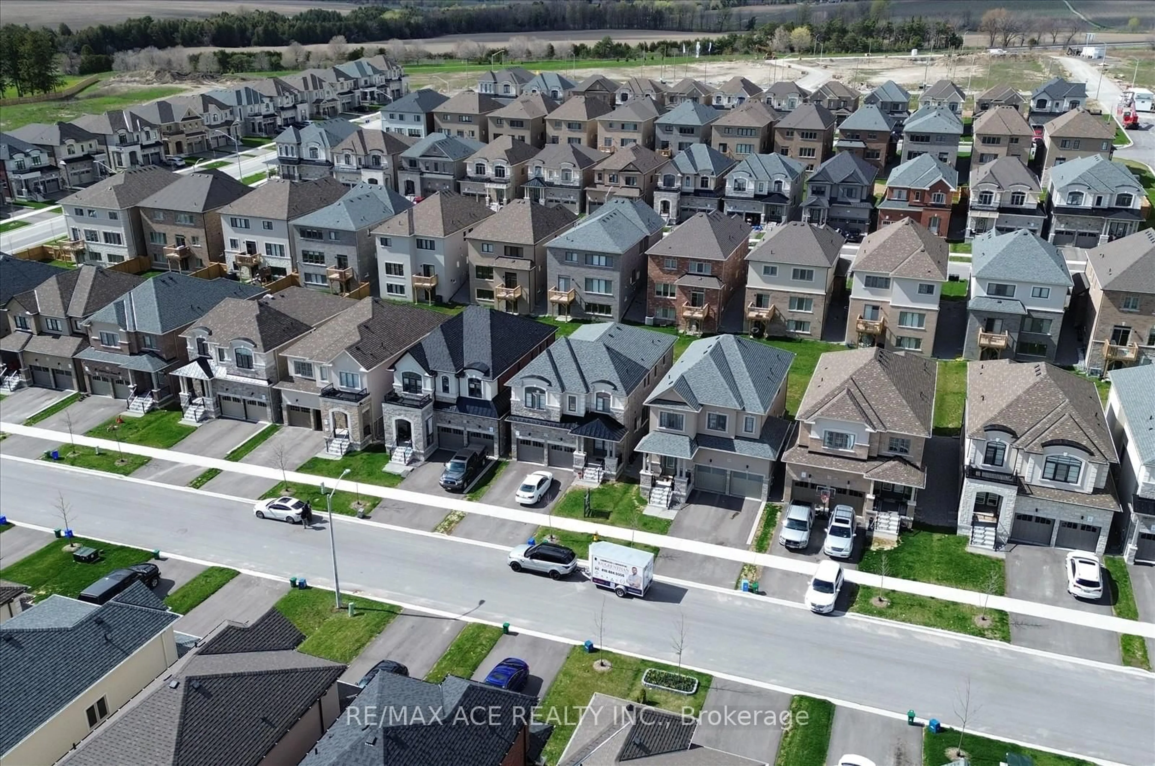 A pic from outside/outdoor area/front of a property/back of a property/a pic from drone, street for 218 Flood Ave, Clarington Ontario L1B 0W6