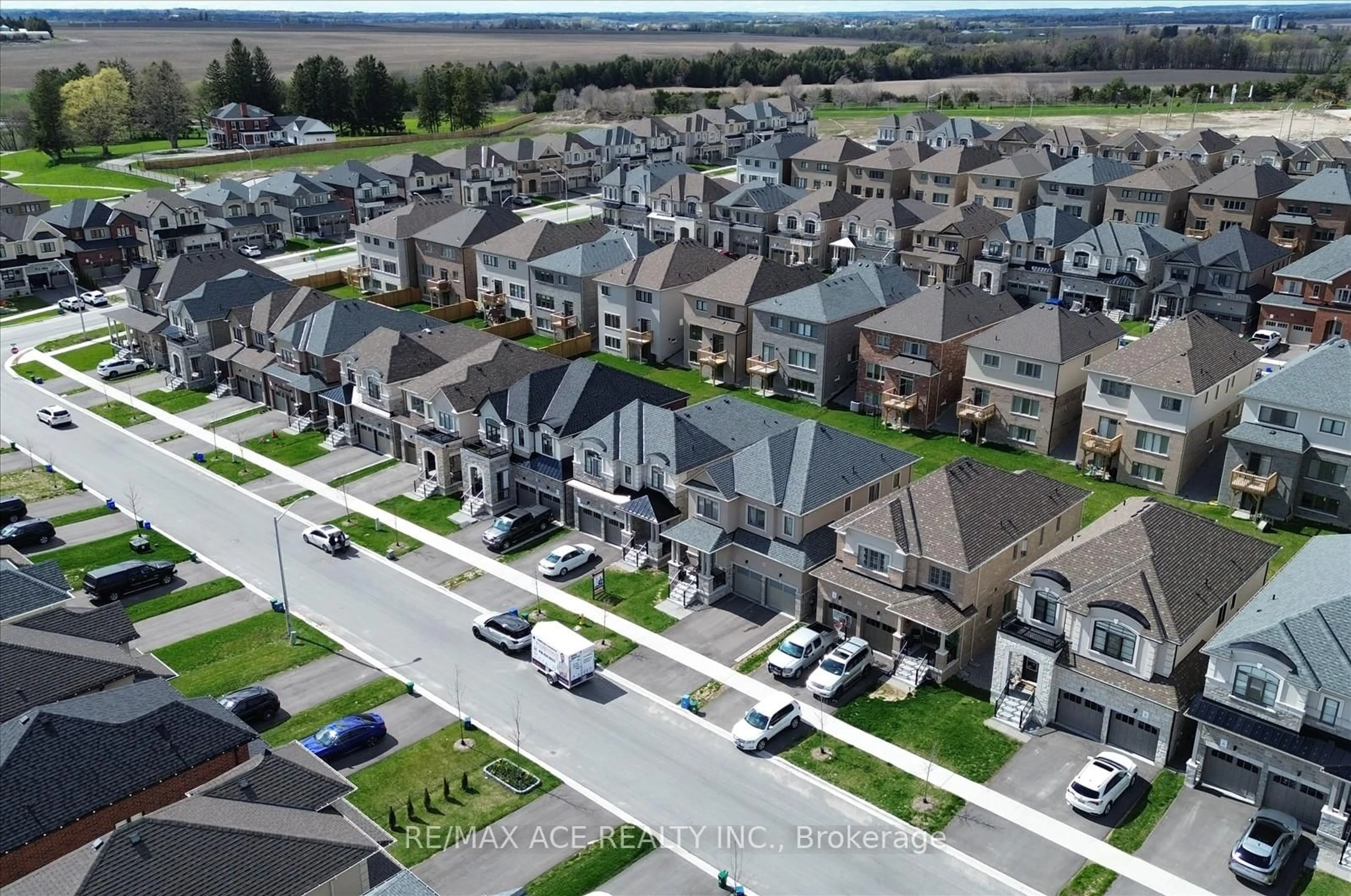 A pic from outside/outdoor area/front of a property/back of a property/a pic from drone, street for 218 Flood Ave, Clarington Ontario L1B 0W6