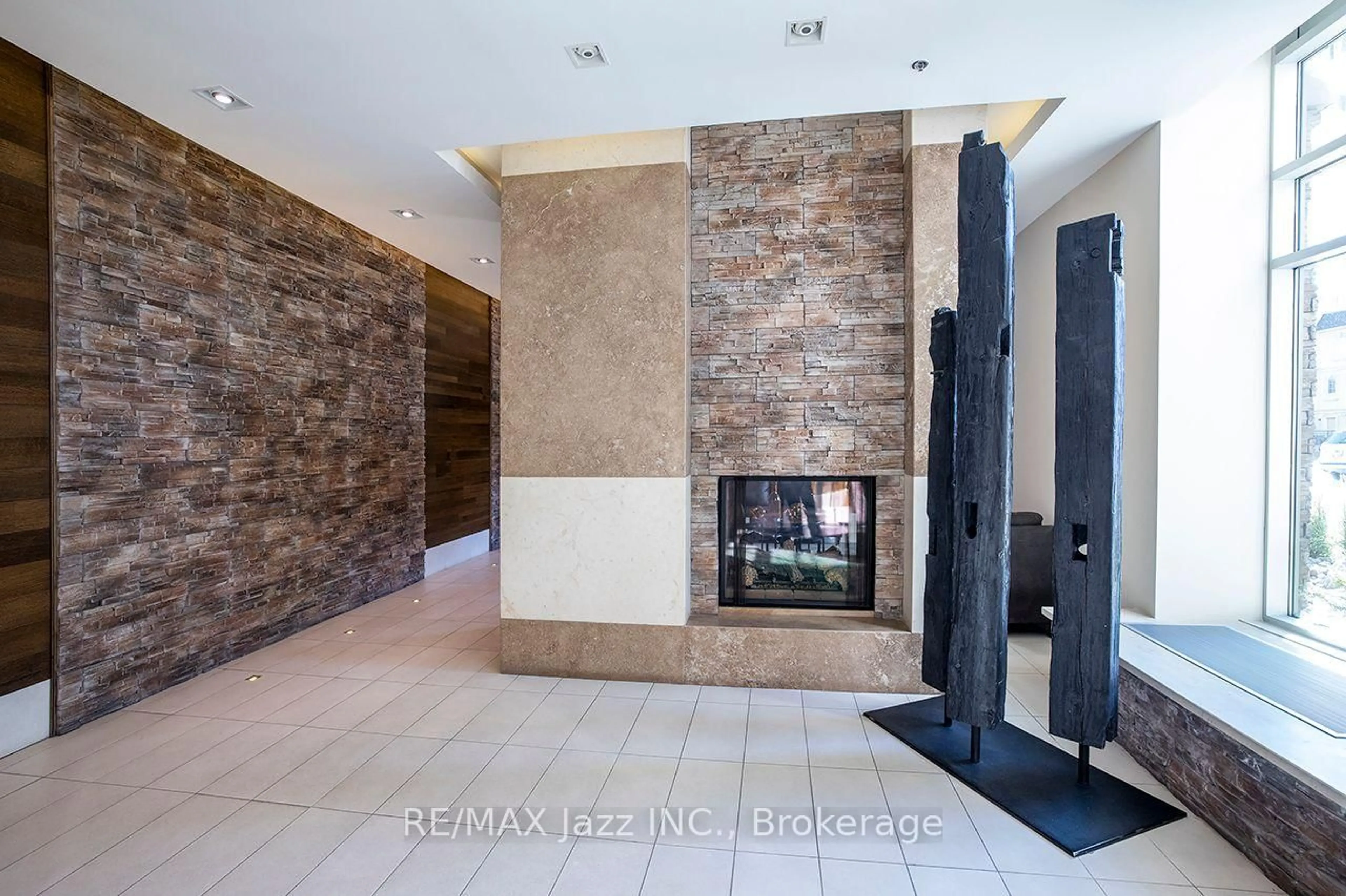 Unknown for 1235 Bayly St #212, Pickering Ontario L1W 1L7
