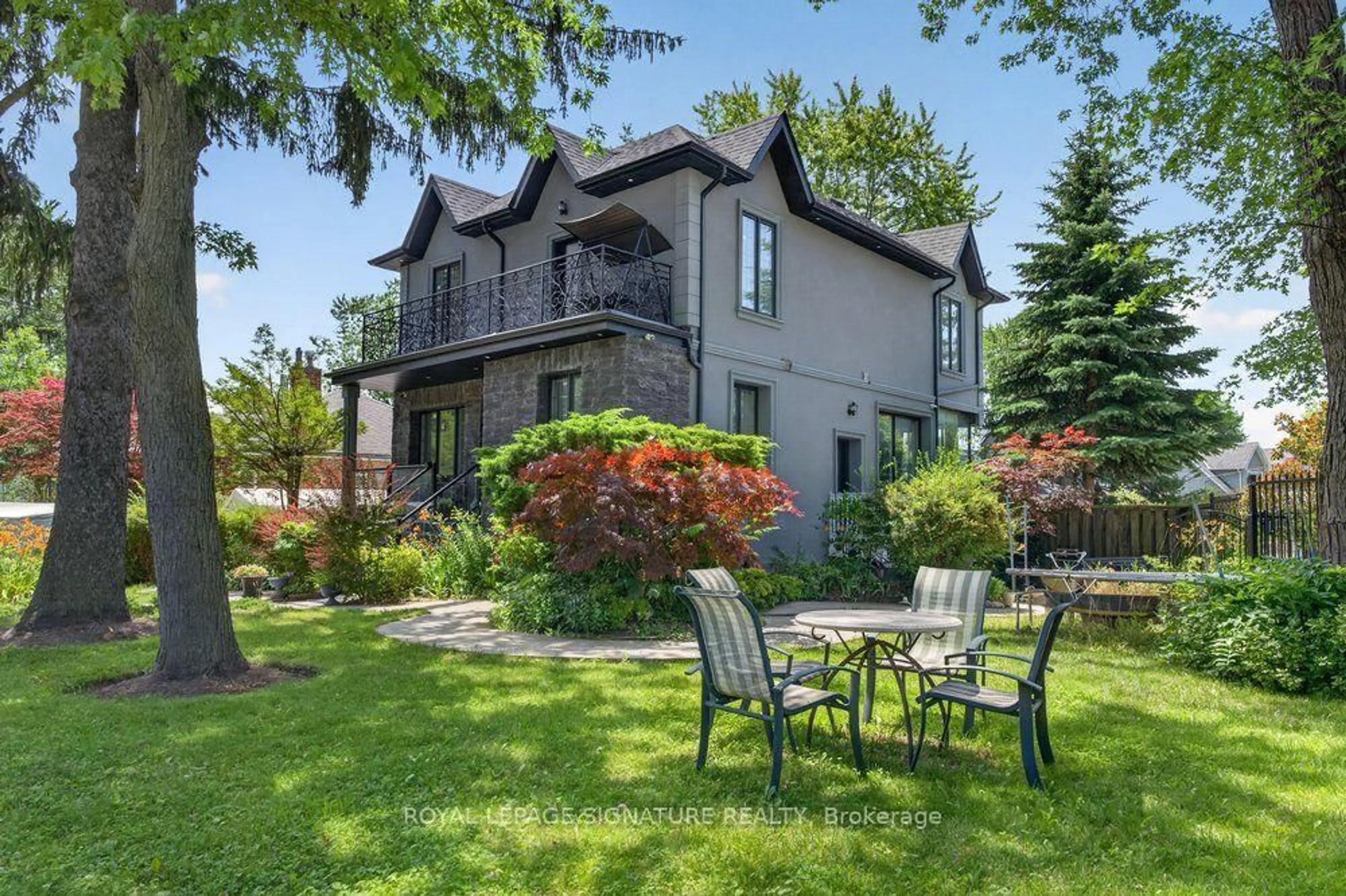 Patio, street for 32 Cliffcrest Dr, Toronto Ontario M1M 2K2