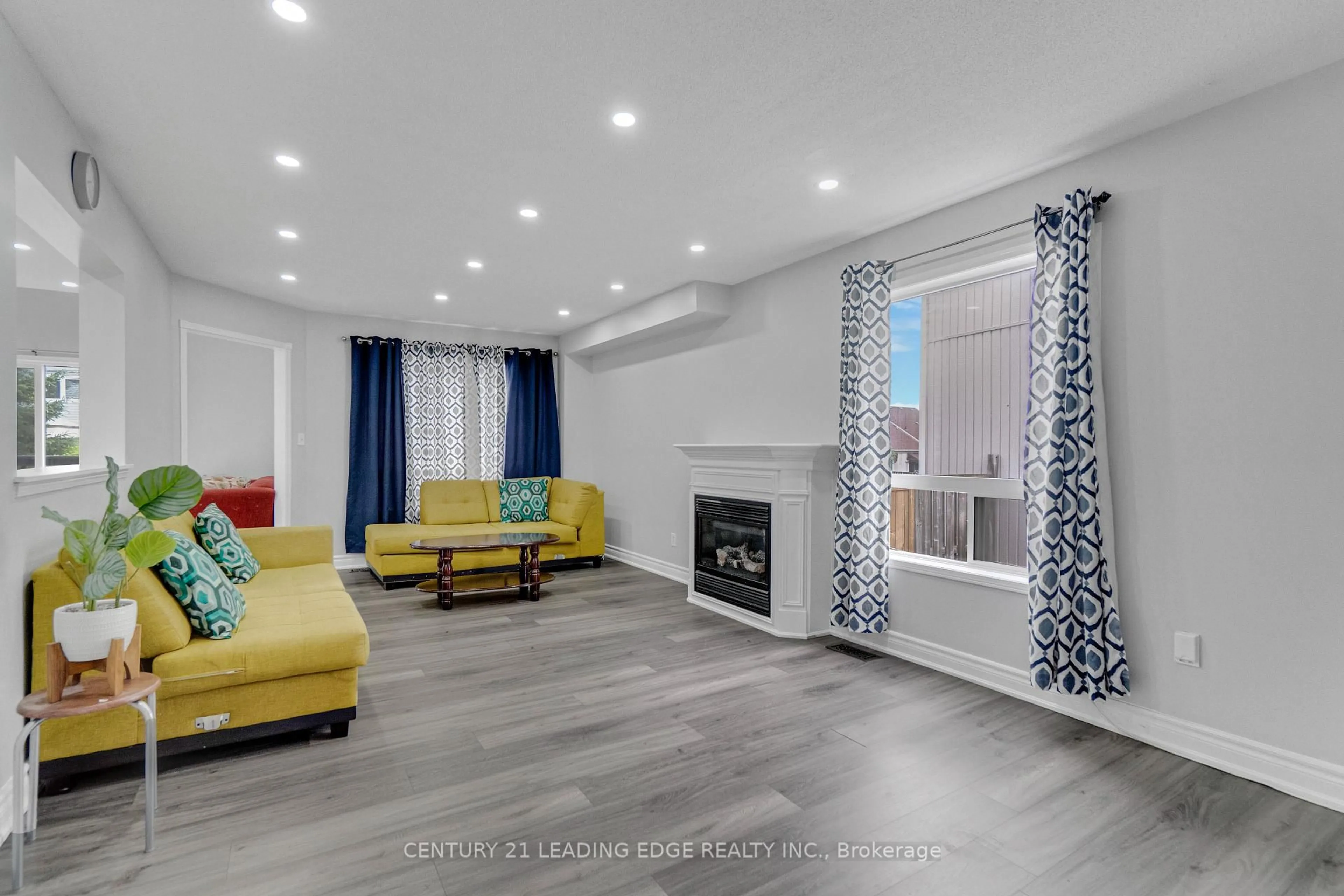 Living room with furniture, unknown for 1296 Ashgrove Cres, Oshawa Ontario L1K 3A6