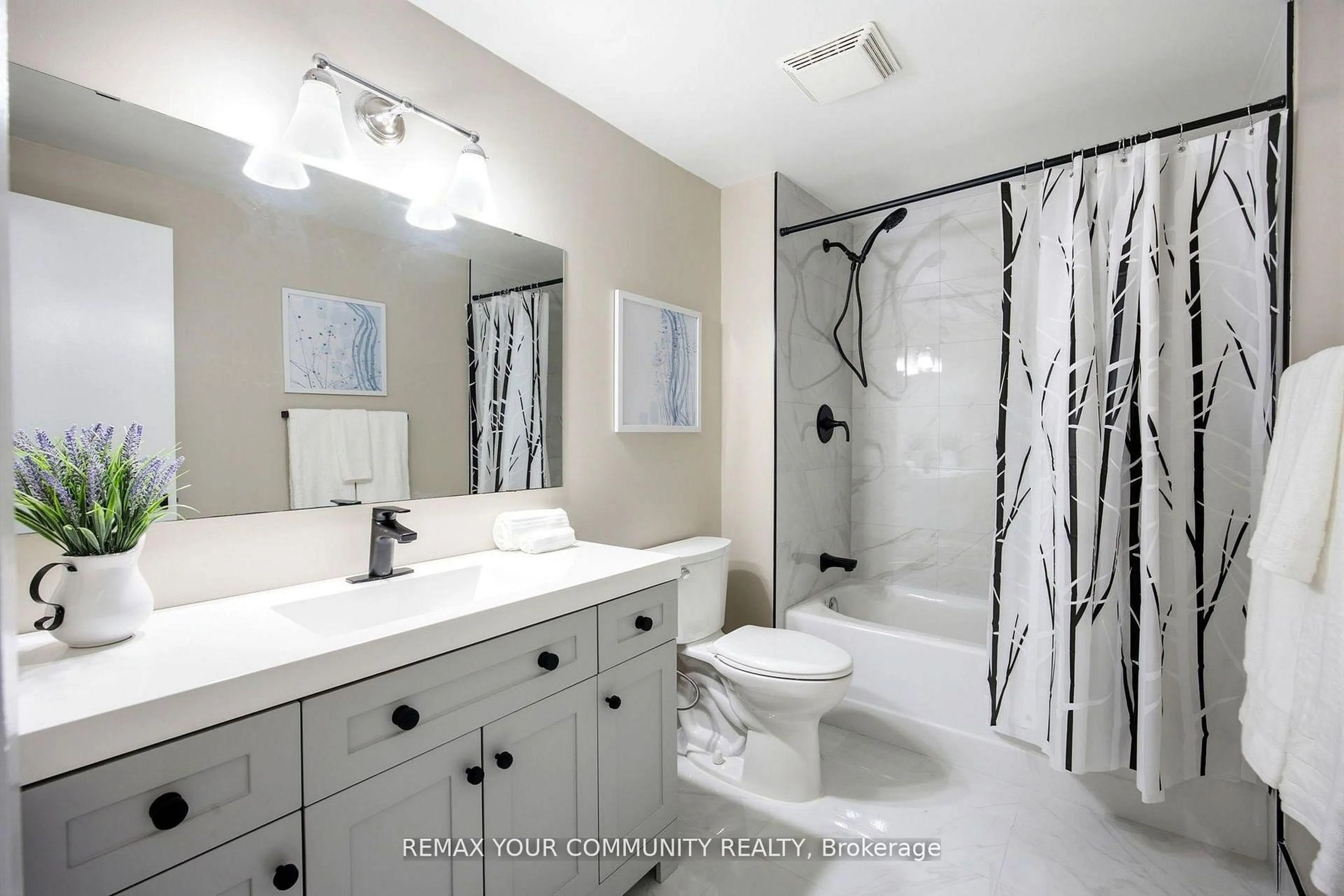 Contemporary bathroom, ceramic/tile floor for 80 Dundalk Dr #32, Toronto Ontario M1P 4T7