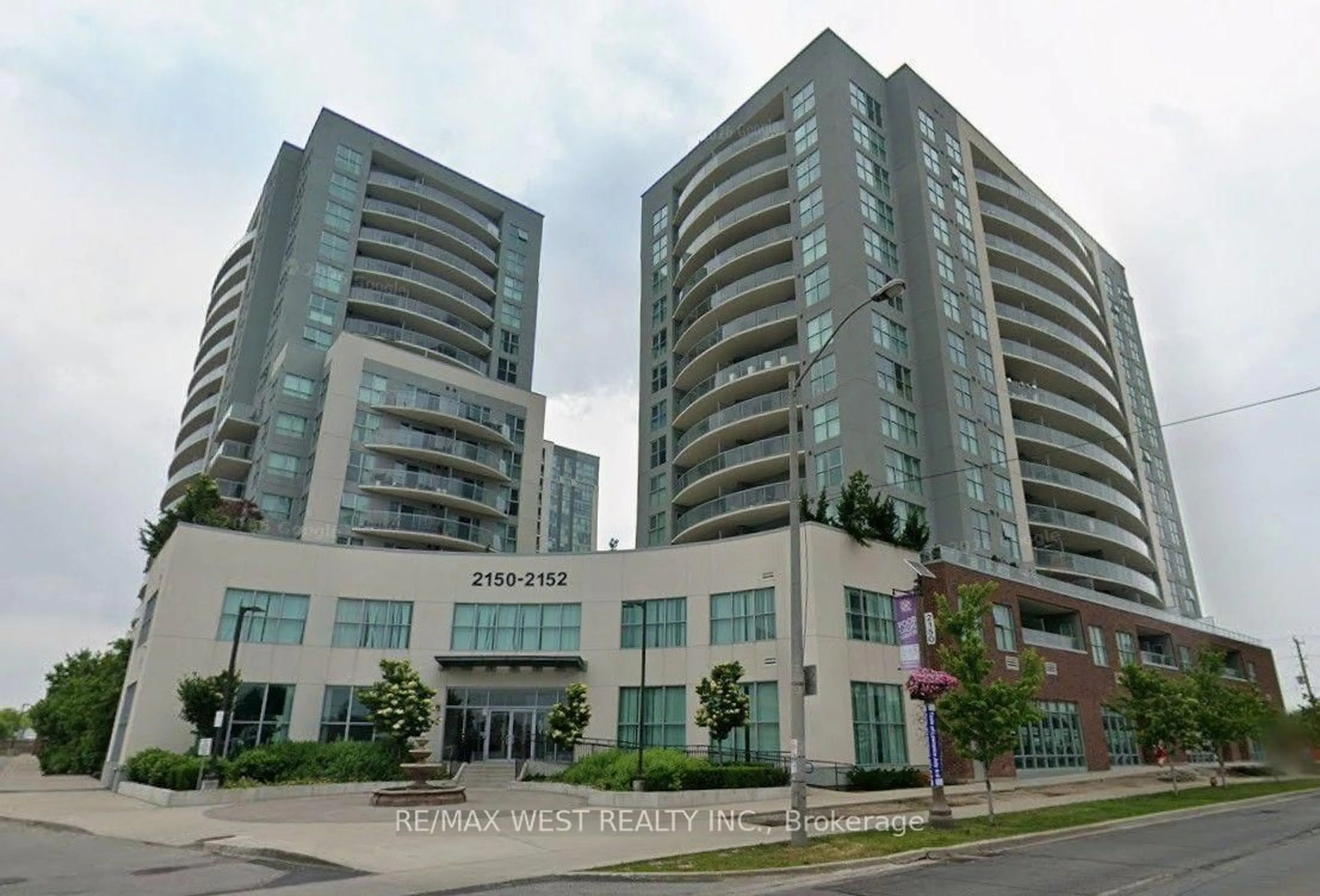 Indoor foyer for 2152 Lawrence Ave #PH 04, Toronto Ontario M1R 3A8