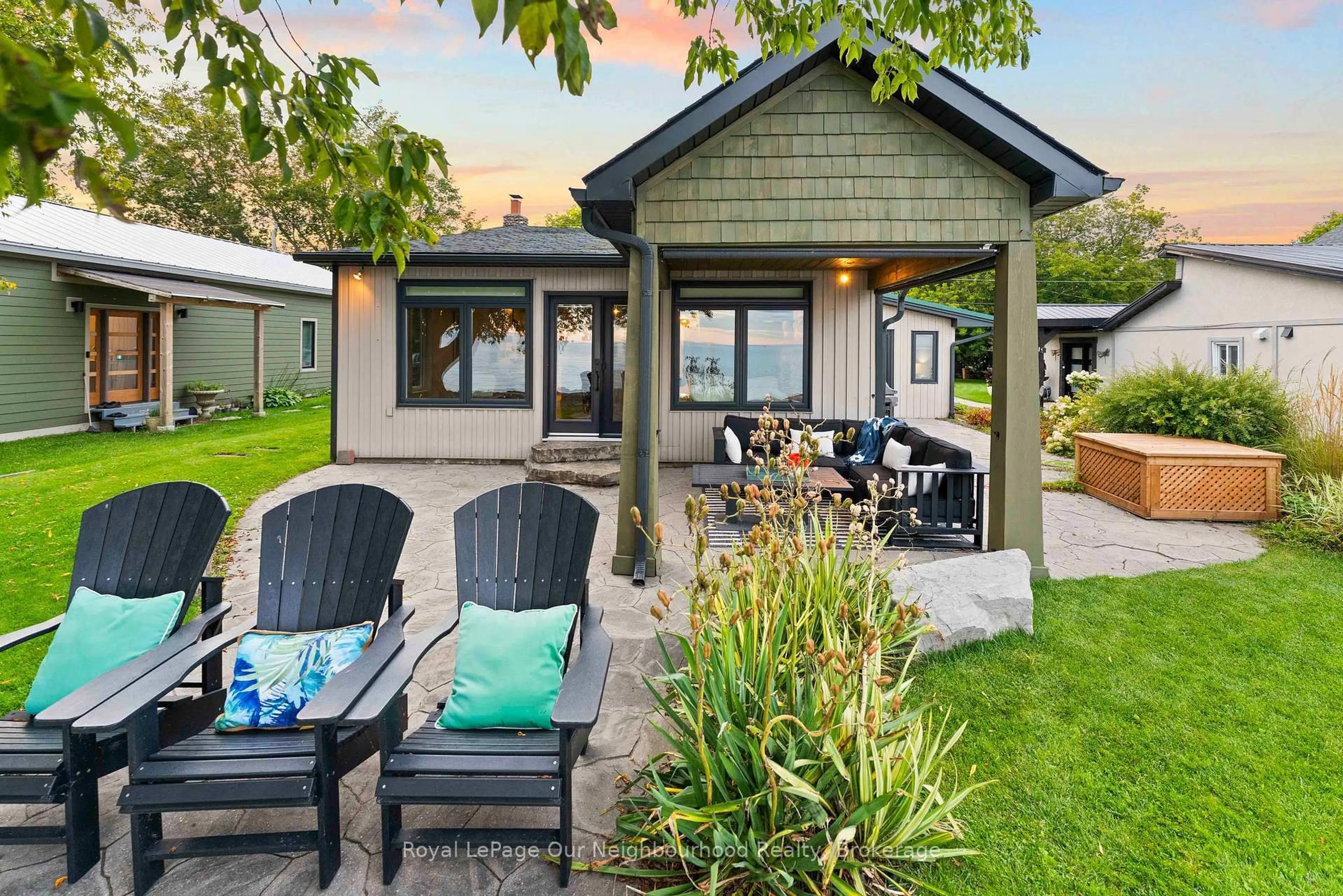 Patio, street for 121 Cedar Crest Beach Rd, Clarington Ontario L1C 3K3