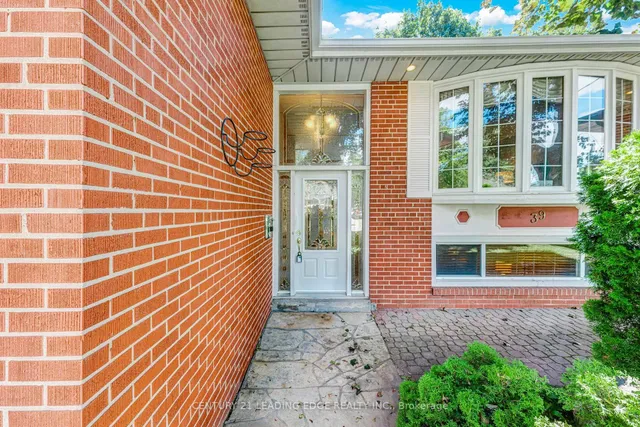 39 Wantanopa Cres, Toronto 5