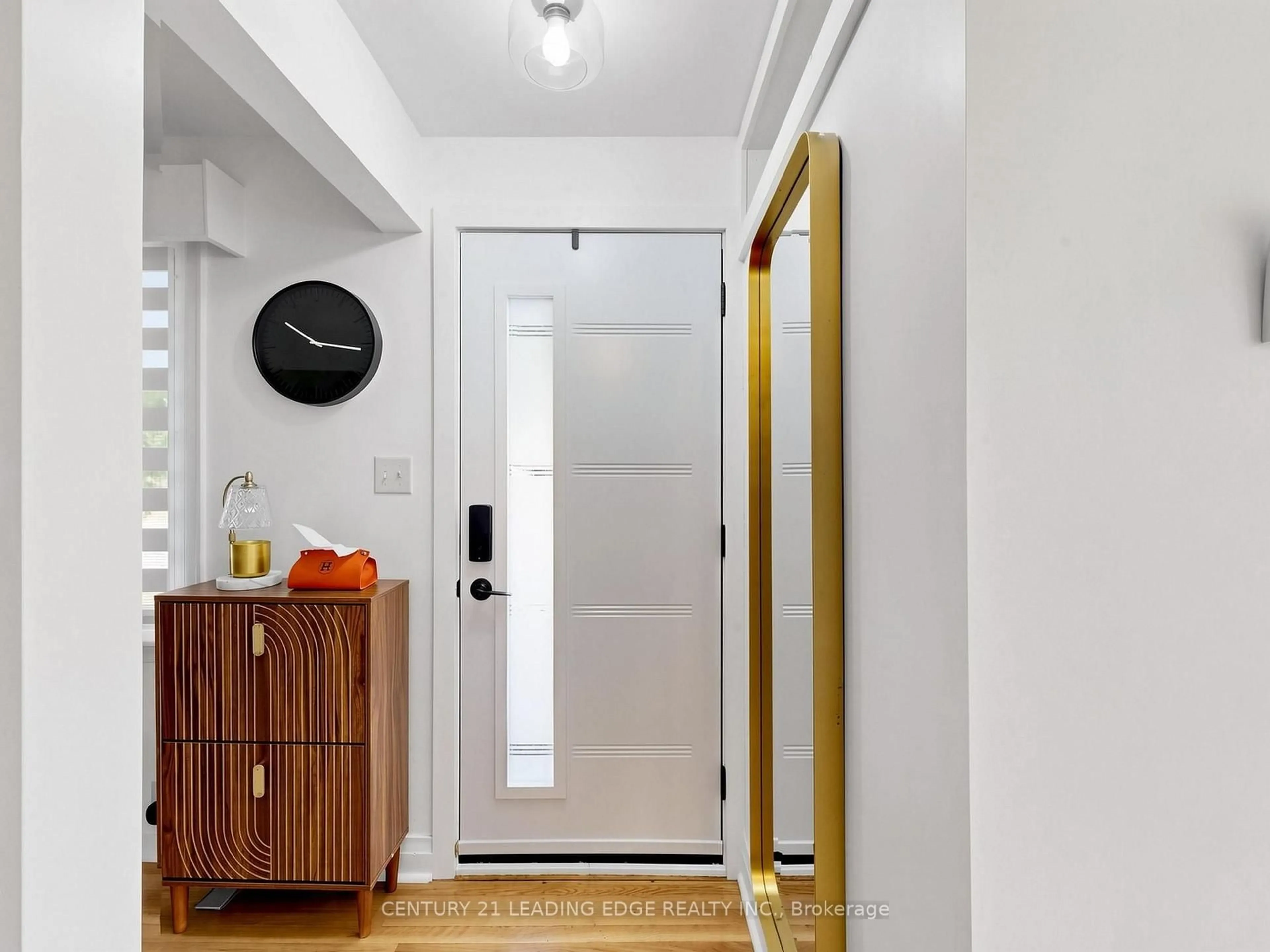 Indoor entryway for 177 Park Rd, Oshawa Ontario L1J 4L5