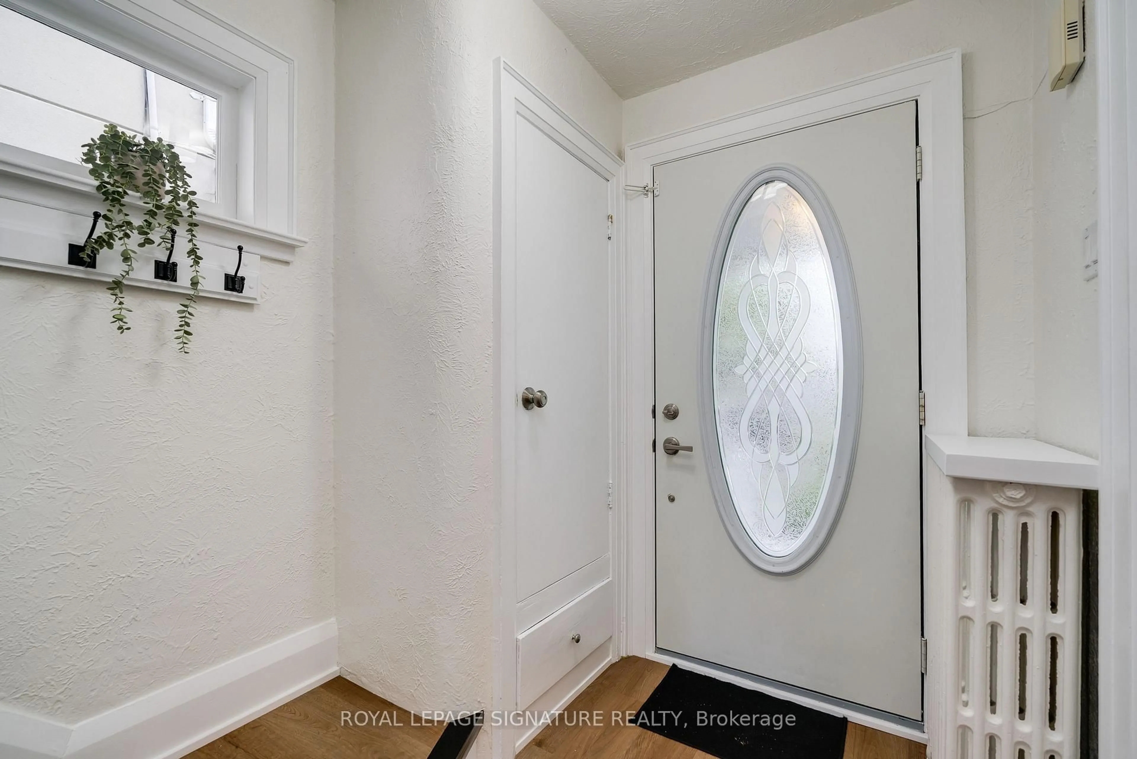 Indoor entryway for 14 Sutherland Ave, Toronto Ontario M4C 1R9