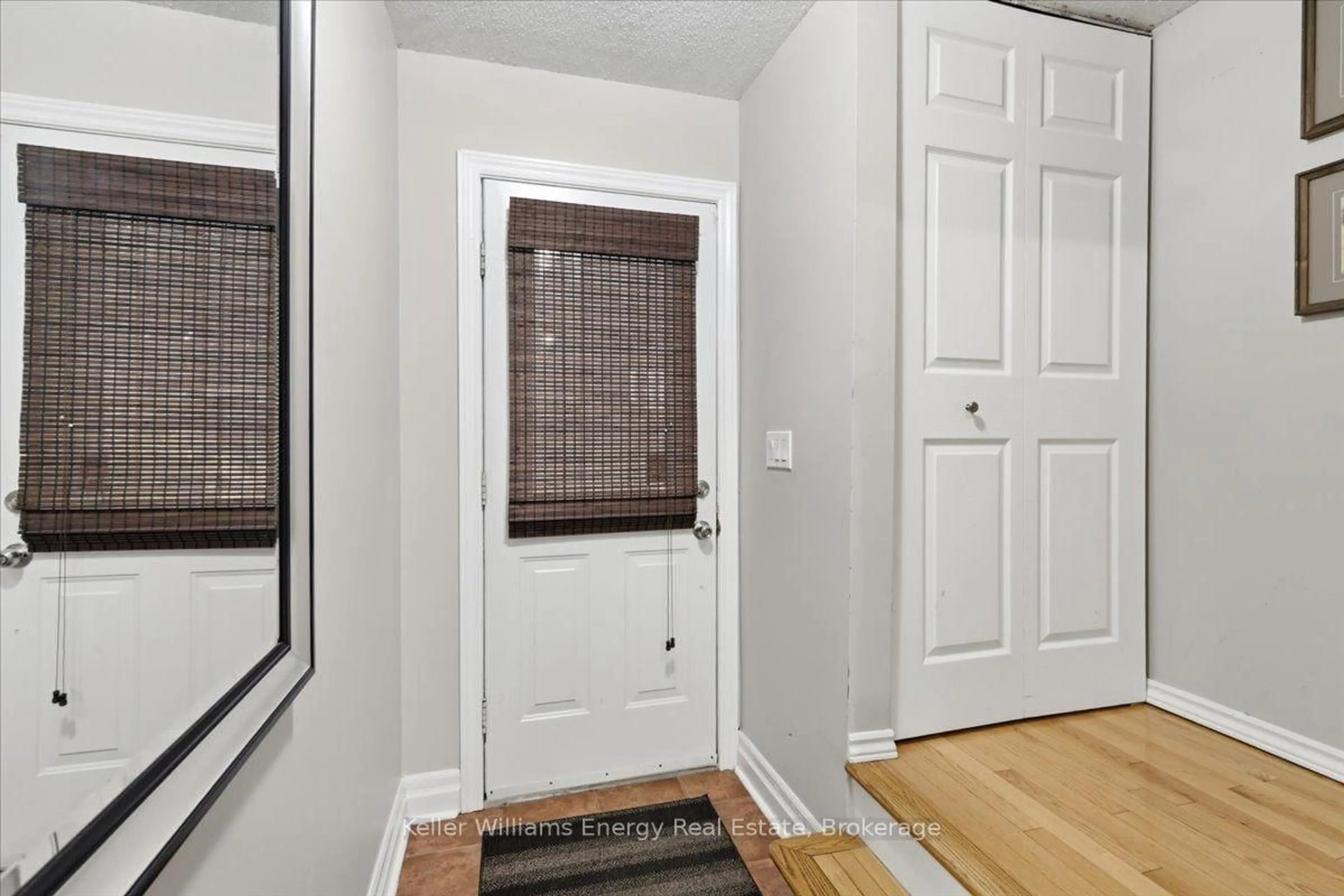 Indoor entryway for 909 Burns St #81, Whitby Ontario L1N 6J5