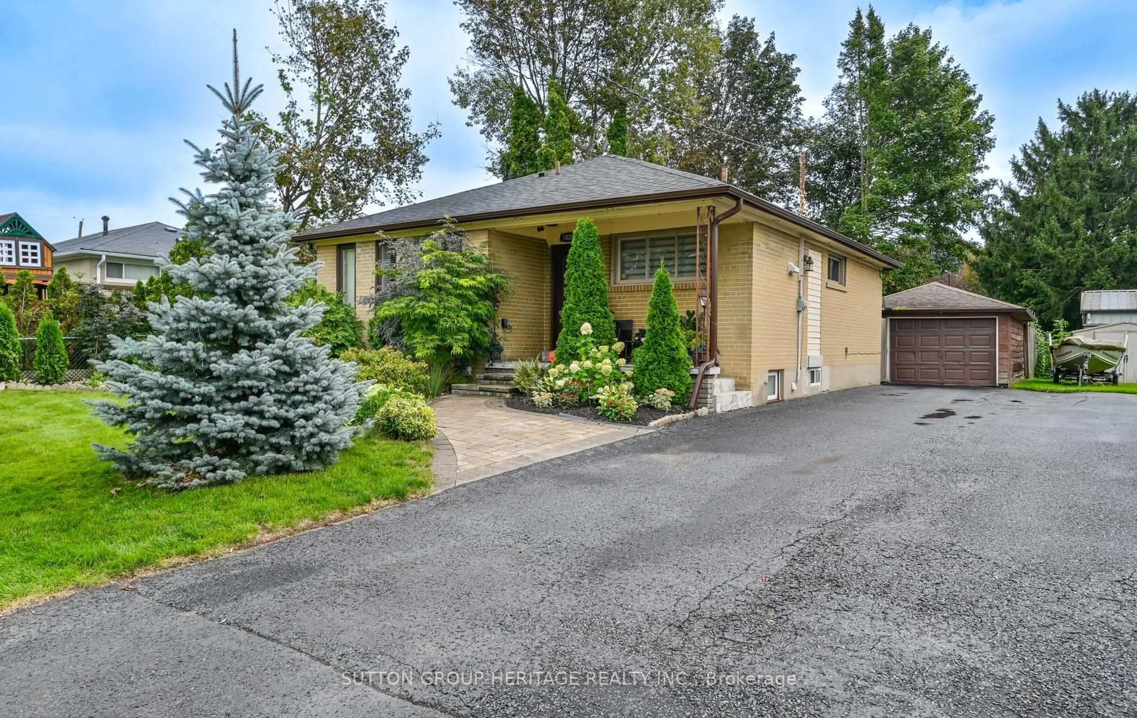 Unknown for 1020 Wardman Cres, Whitby Ontario L1N 3G9