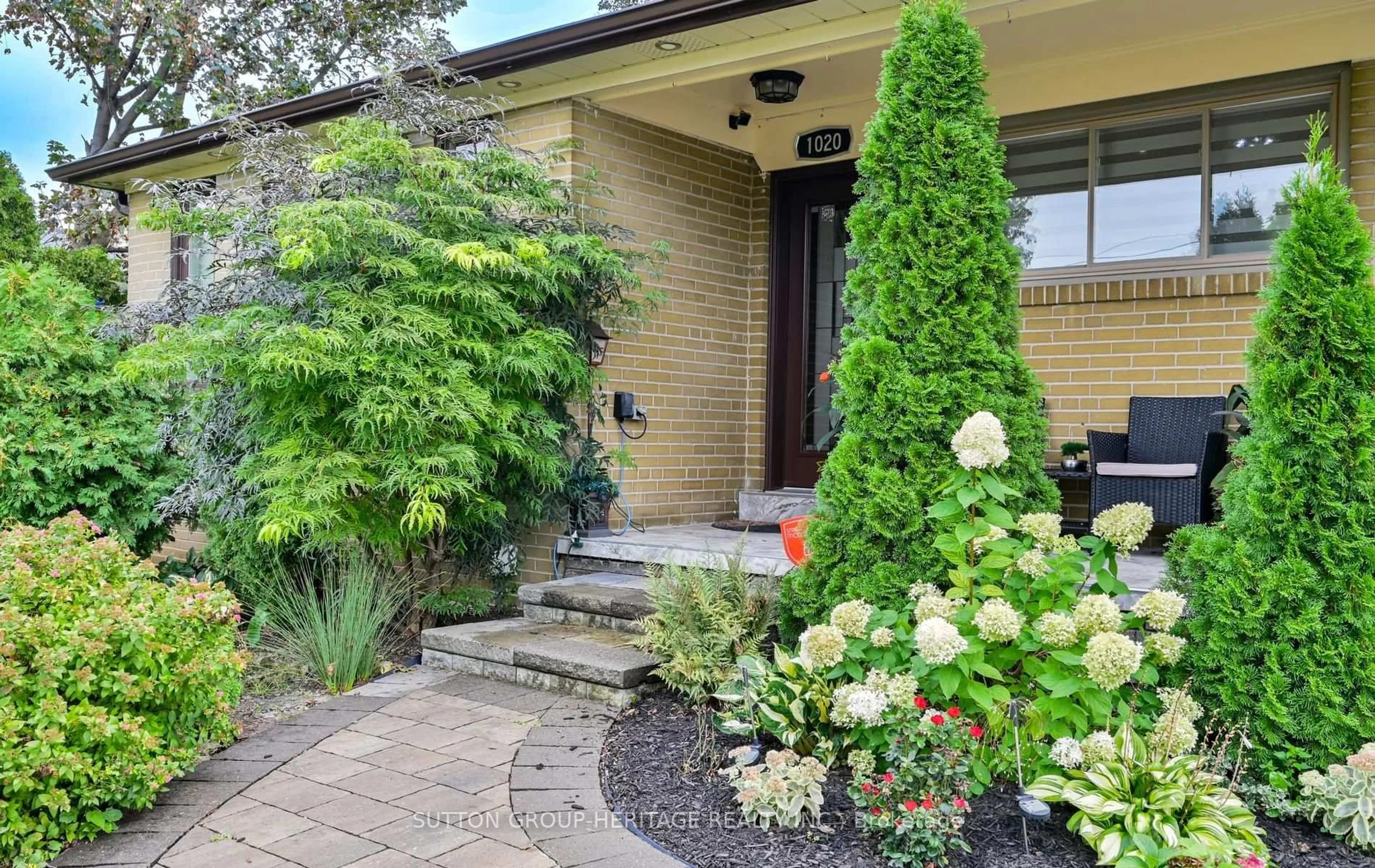 Unknown for 1020 Wardman Cres, Whitby Ontario L1N 3G9