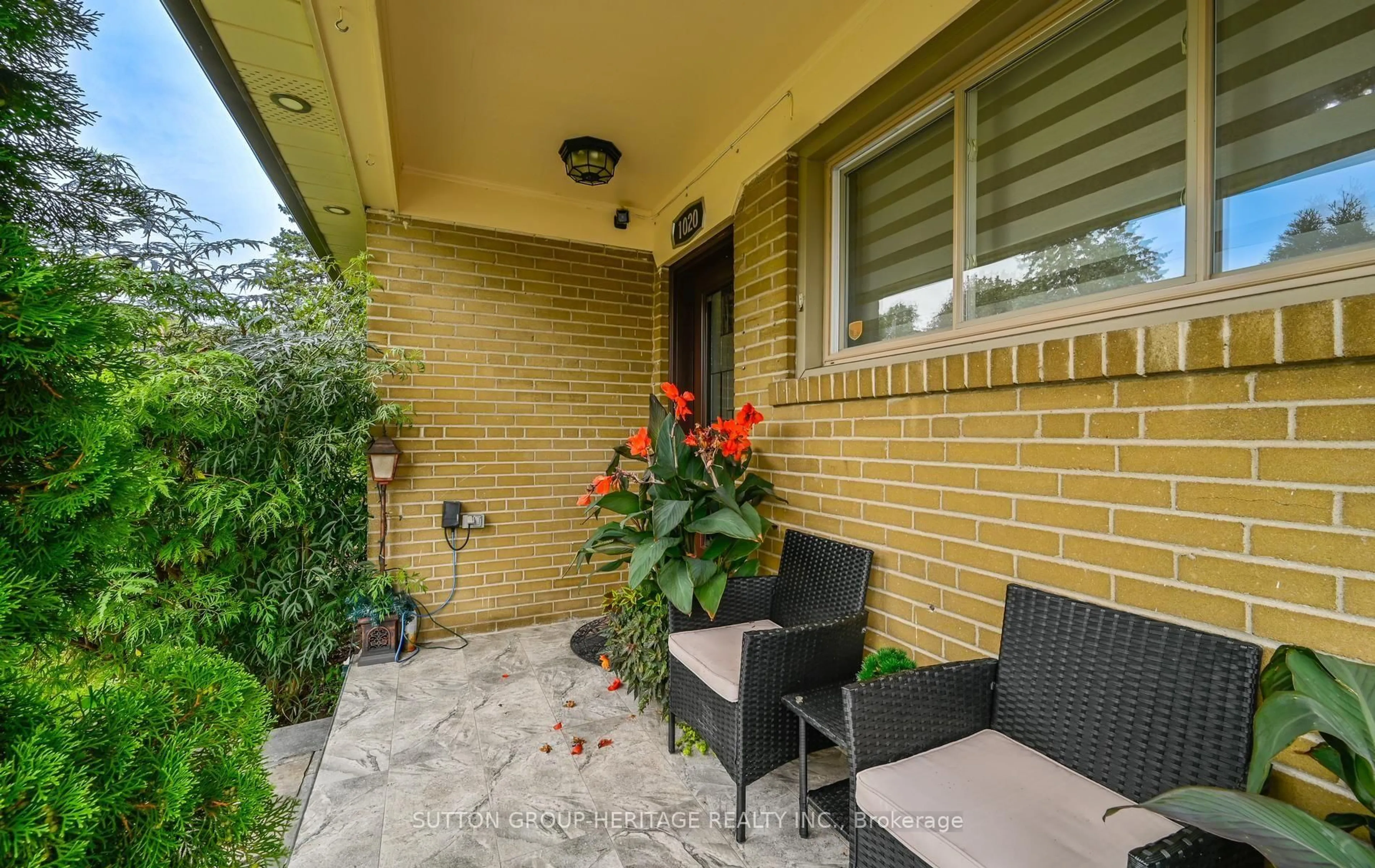 Patio, street for 1020 Wardman Cres, Whitby Ontario L1N 3G9