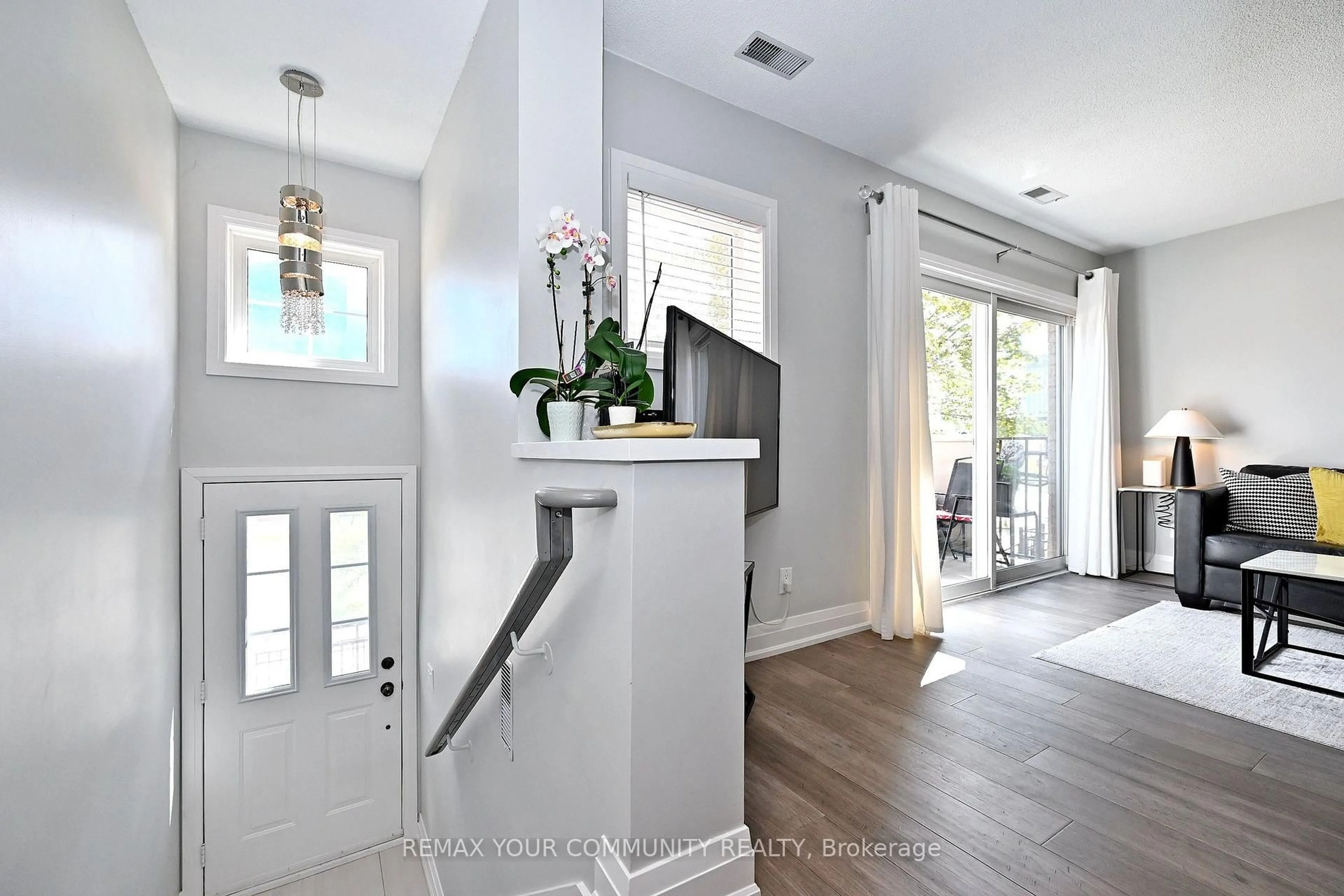 Indoor entryway for 1400 The Esplanade Rd #805, Pickering Ontario L1V 6V2