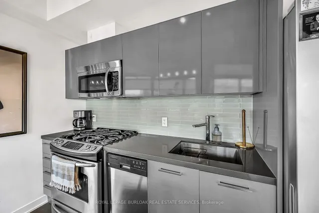 1201 Dundas St #902, Toronto 2