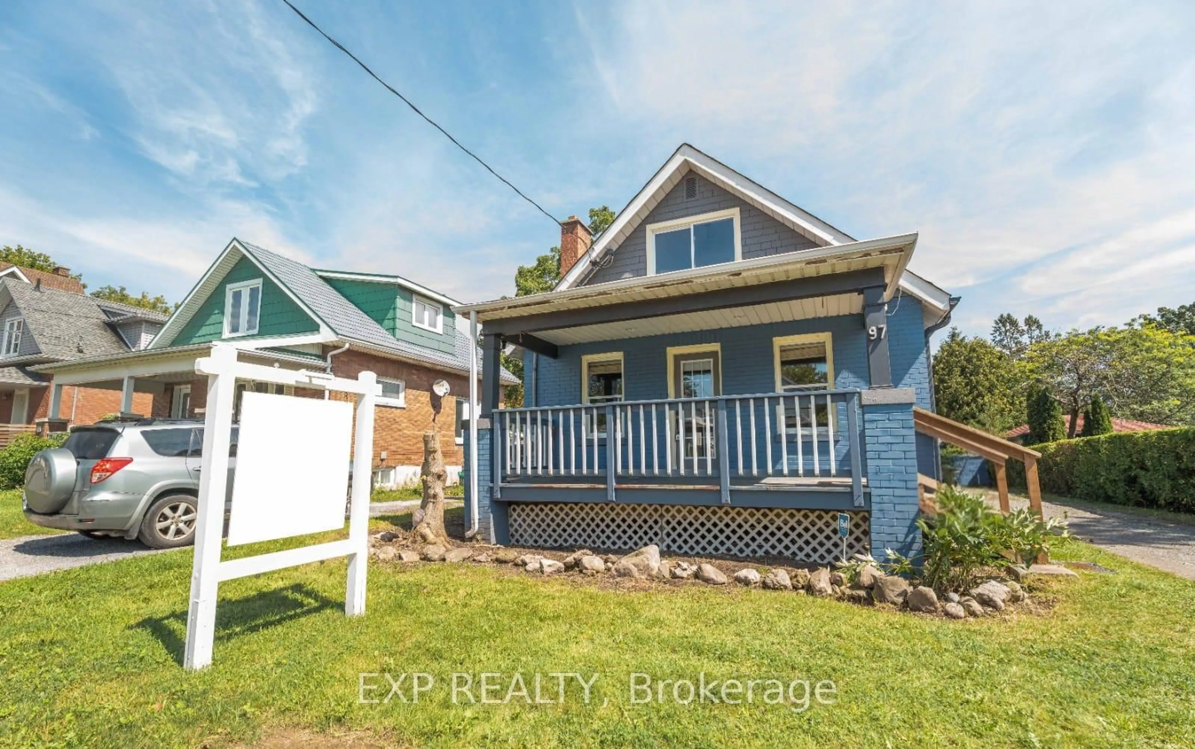 A pic from outside/outdoor area/front of a property/back of a property/a pic from drone, street for 97 Park Rd, Oshawa Ontario L1J 4G7
