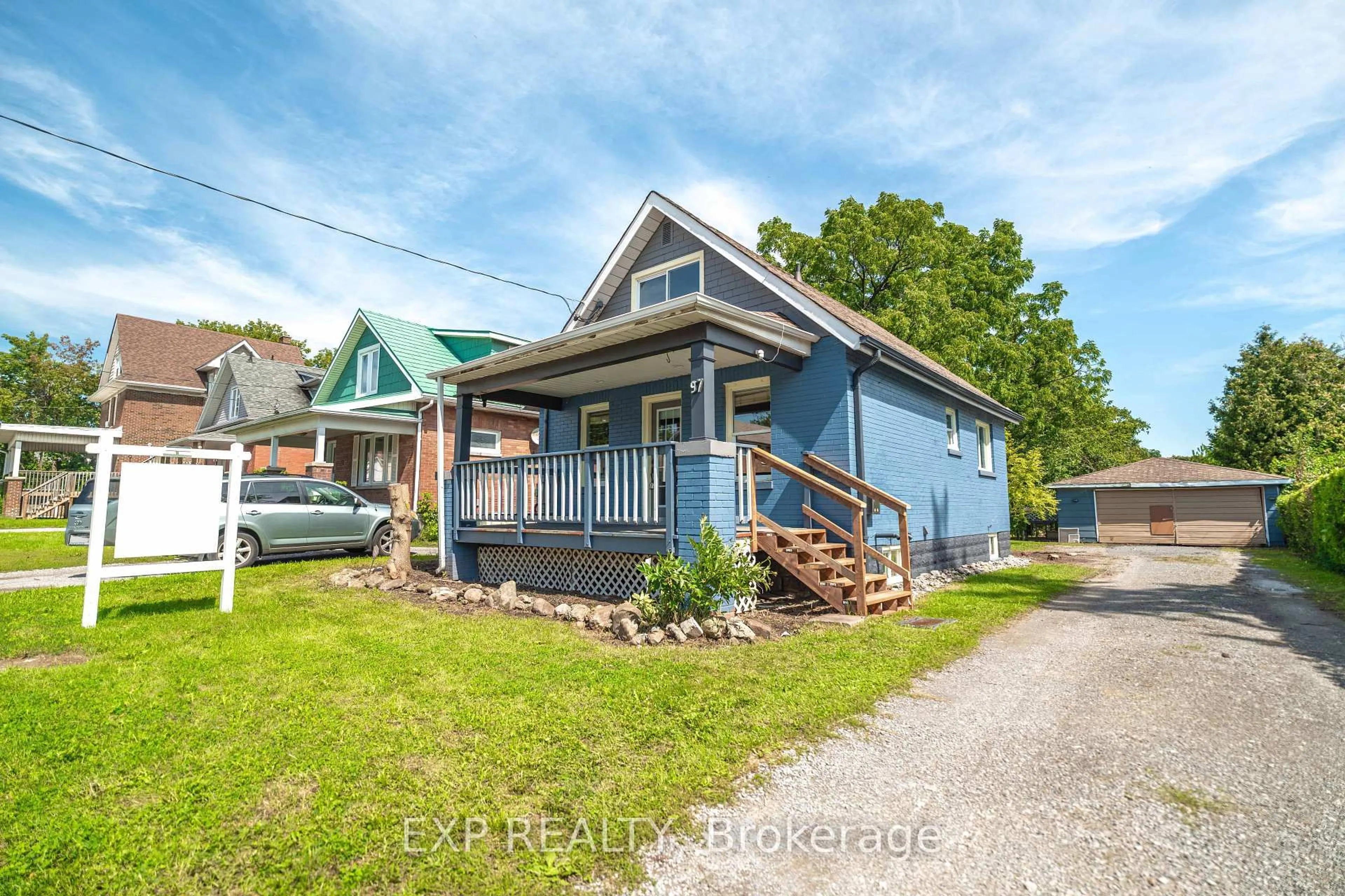 A pic from outside/outdoor area/front of a property/back of a property/a pic from drone, street for 97 Park Rd, Oshawa Ontario L1J 4G7
