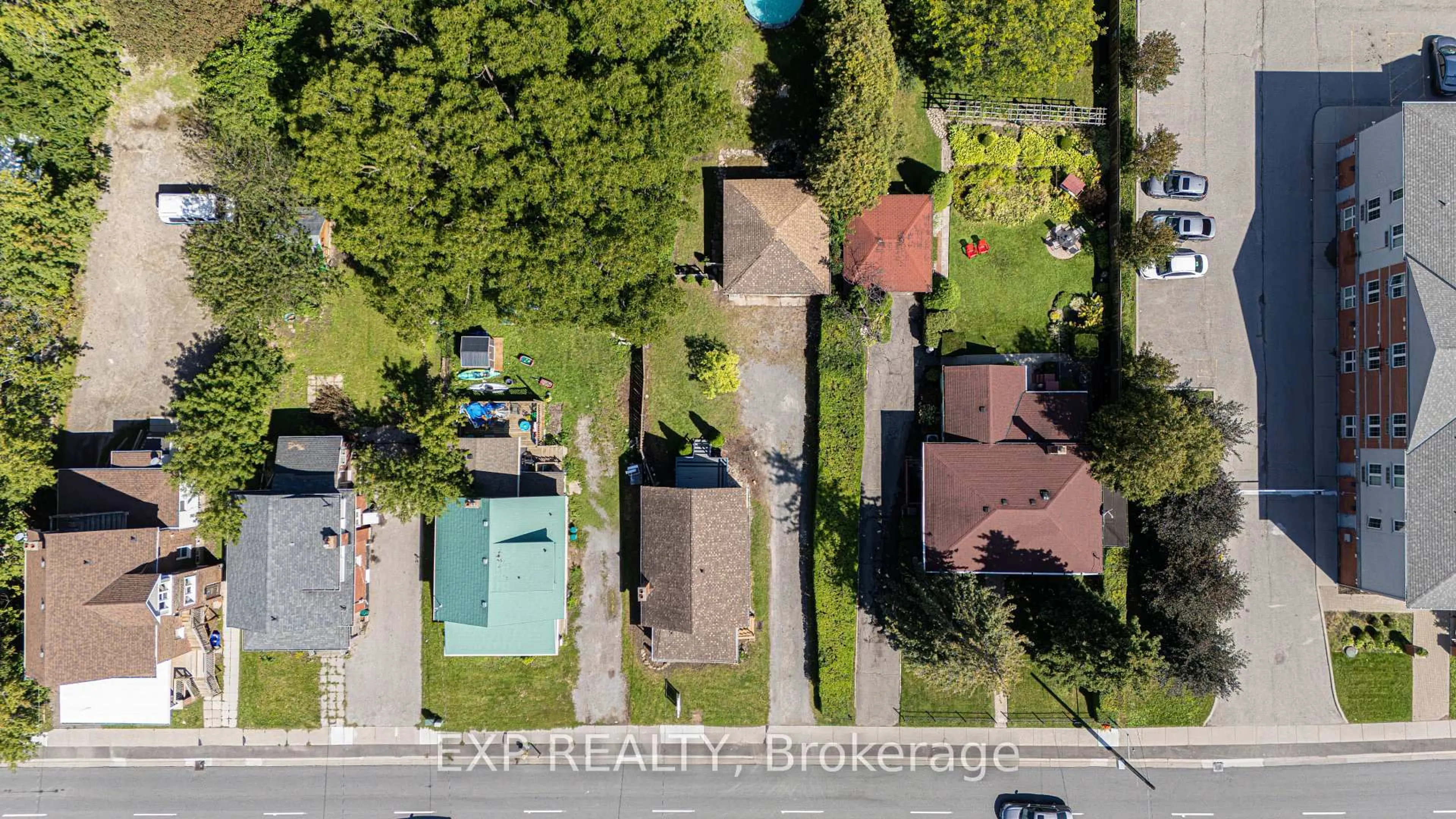 A pic from outside/outdoor area/front of a property/back of a property/a pic from drone, street for 97 Park Rd, Oshawa Ontario L1J 4G7