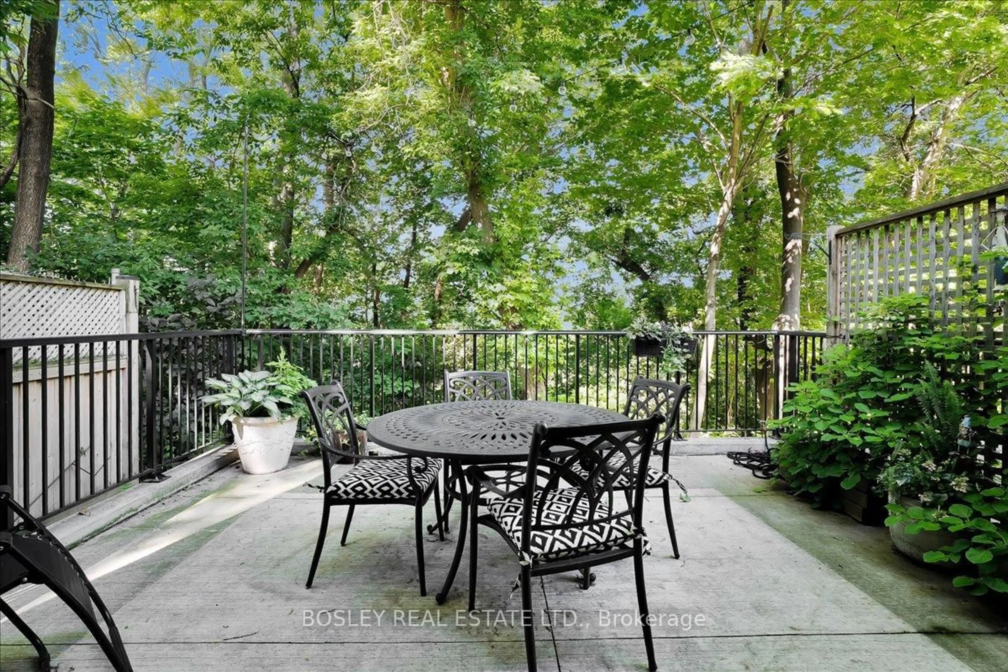 Patio, unknown for 18 Doncrest Rd #11, Toronto Ontario M4K 1R8