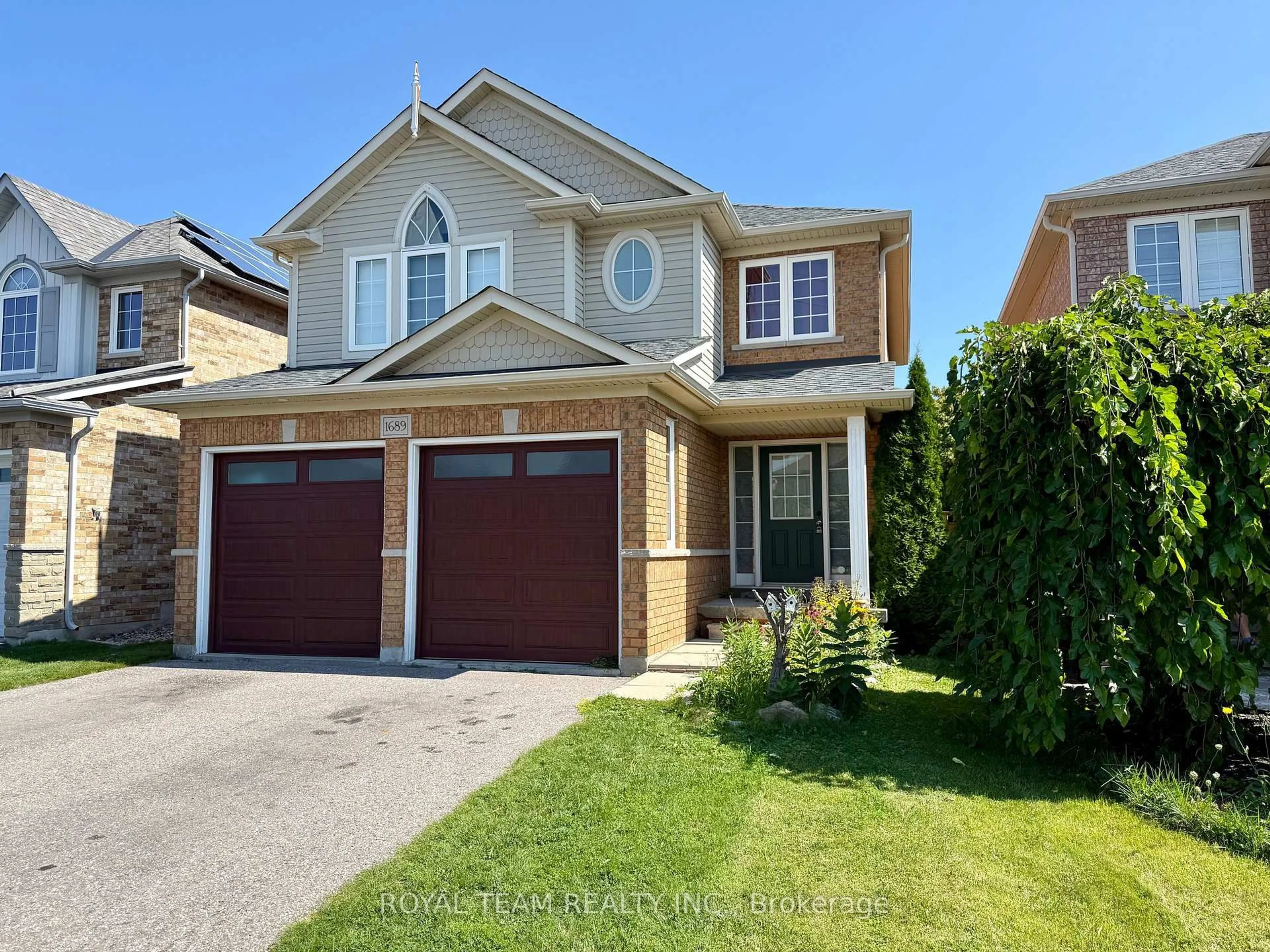 Home with vinyl exterior material, street for 1689 Whitestone Dr, Oshawa Ontario L1K 2X2