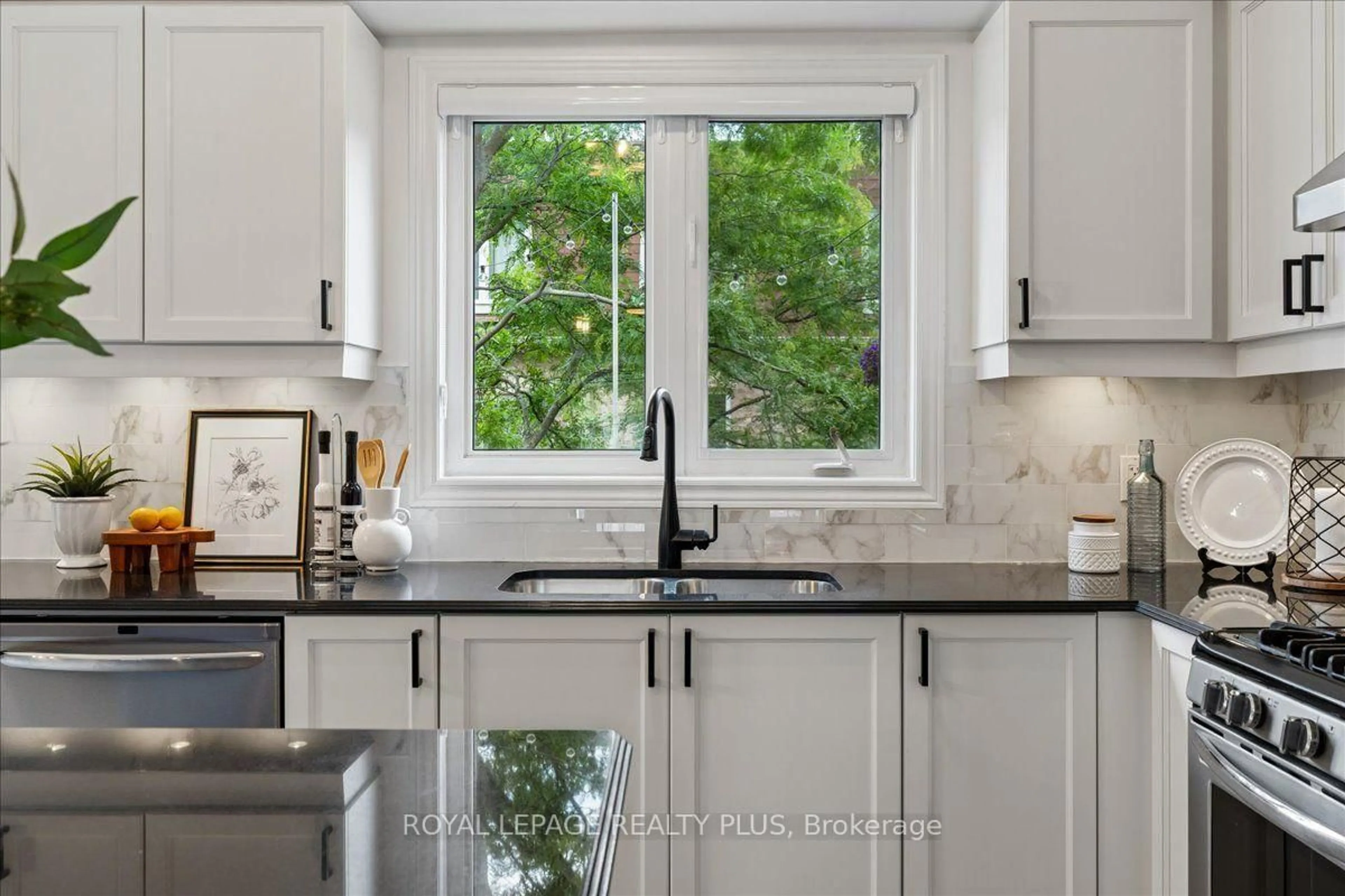 Contemporary kitchen, ceramic/tile floor for 29 Jeremiah Lane, Toronto Ontario M1J 0A3