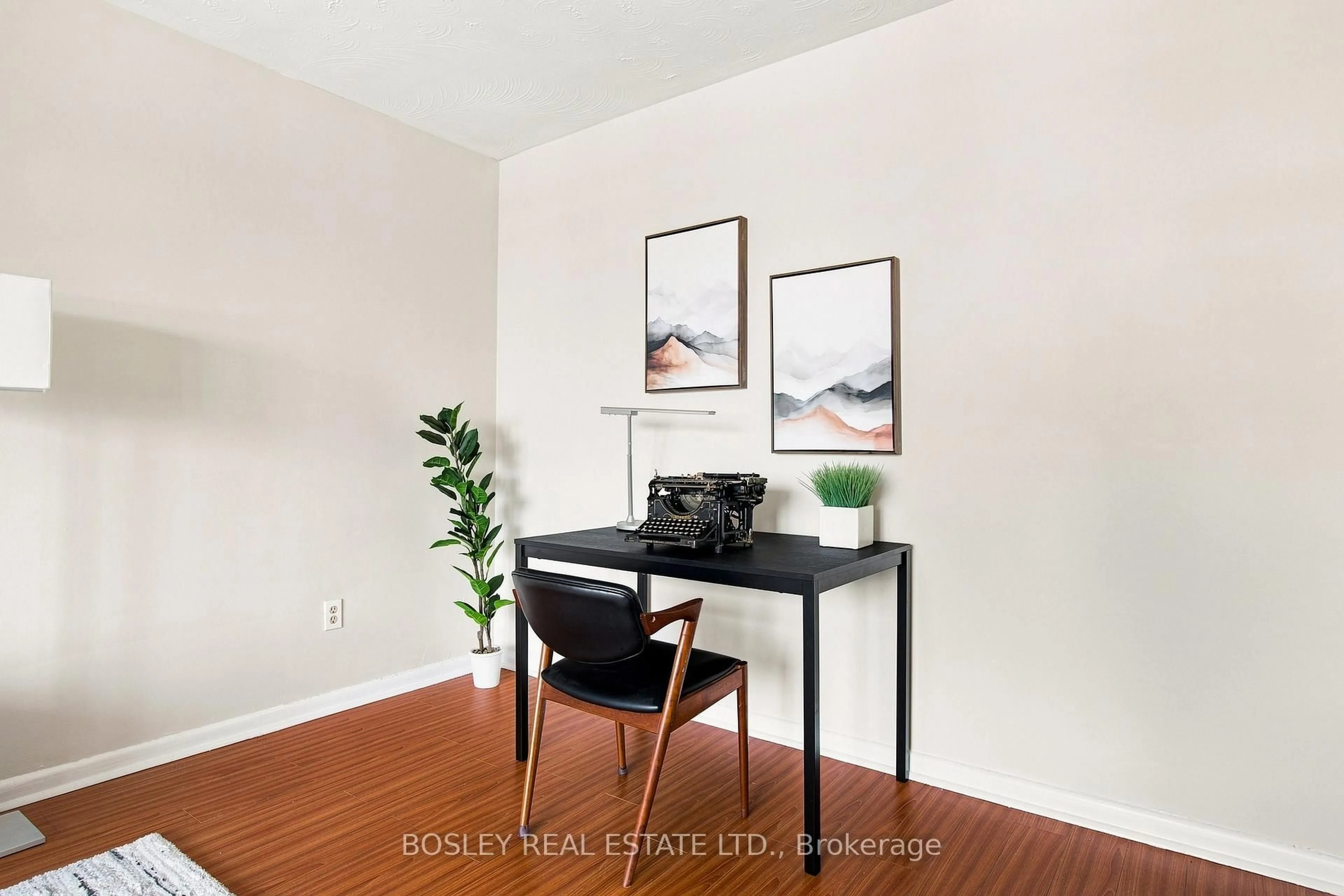 A pic of a room for 915 Midland Ave #708, Toronto Ontario M1K 4G1