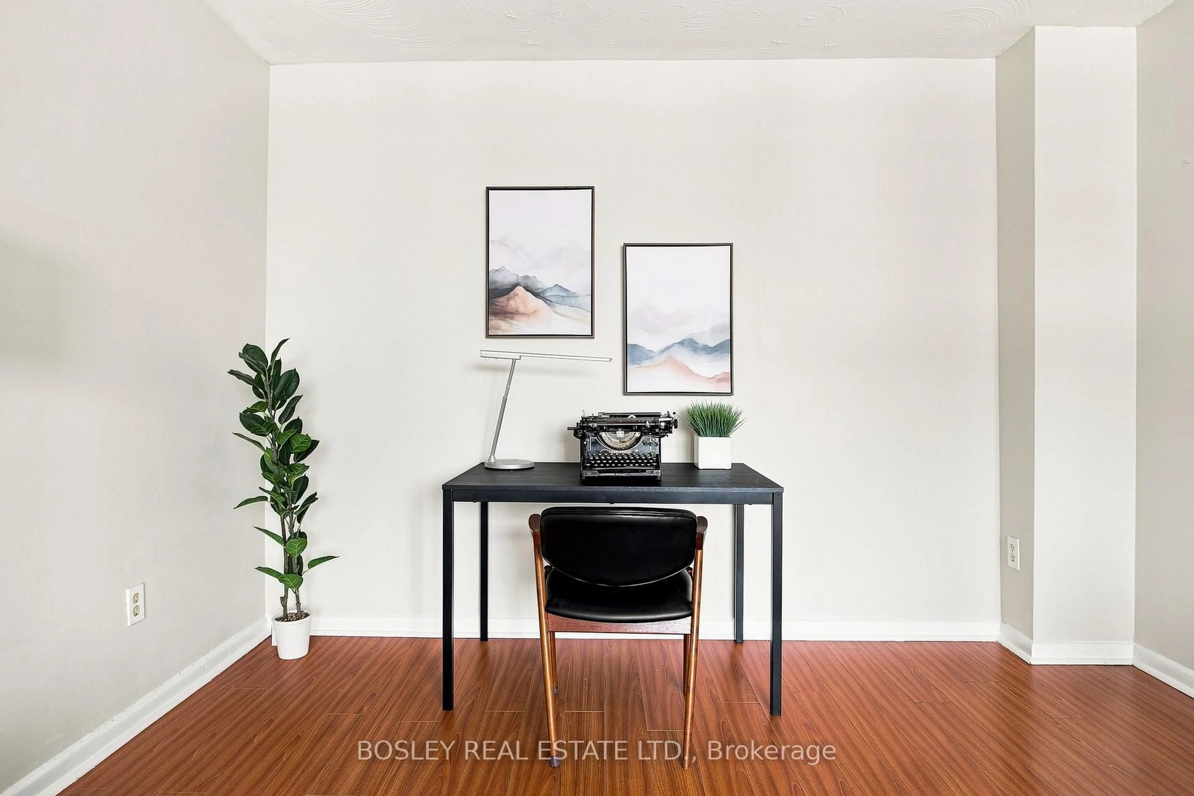 A pic of a room for 915 Midland Ave #708, Toronto Ontario M1K 4G1