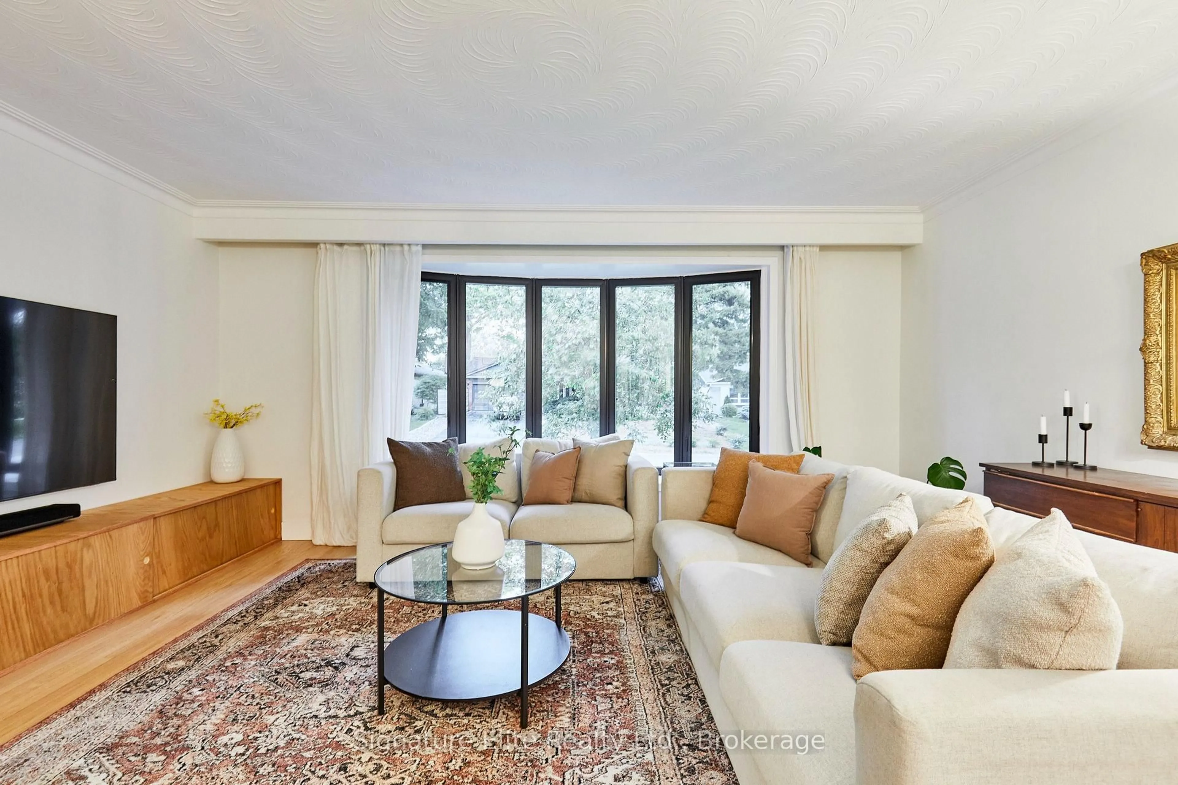 Living room with furniture, unknown for 69 Regency Sq, Toronto Ontario M1E 1N4