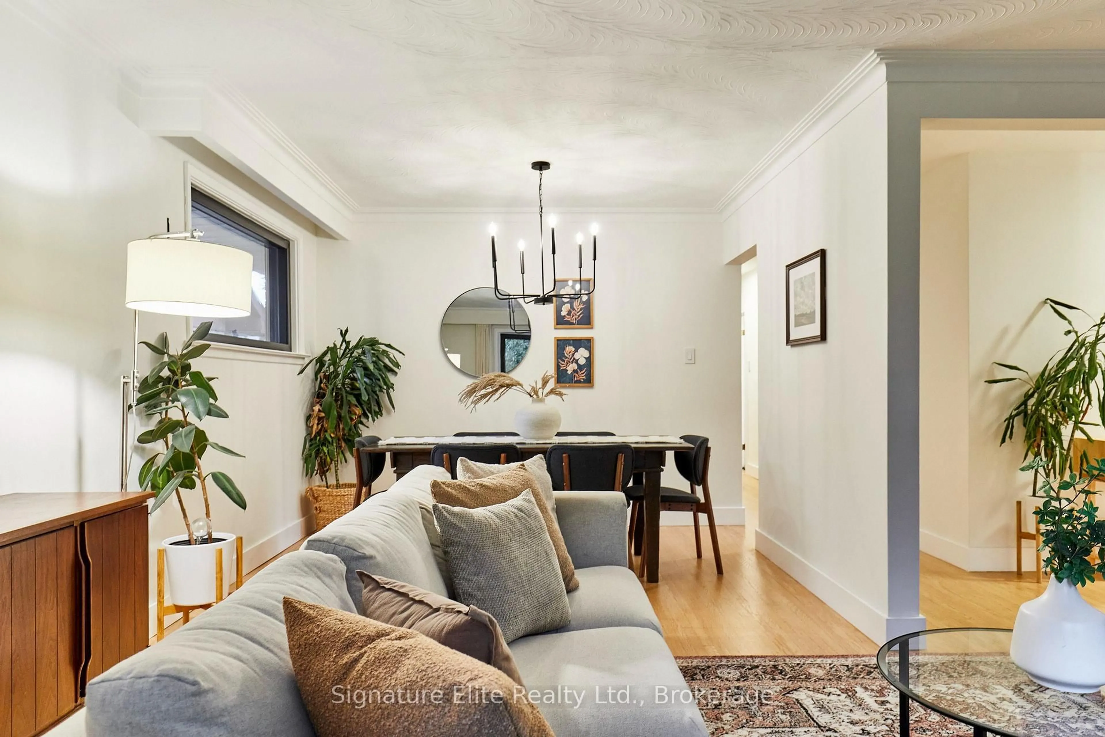 Living room with furniture, unknown for 69 Regency Sq, Toronto Ontario M1E 1N4