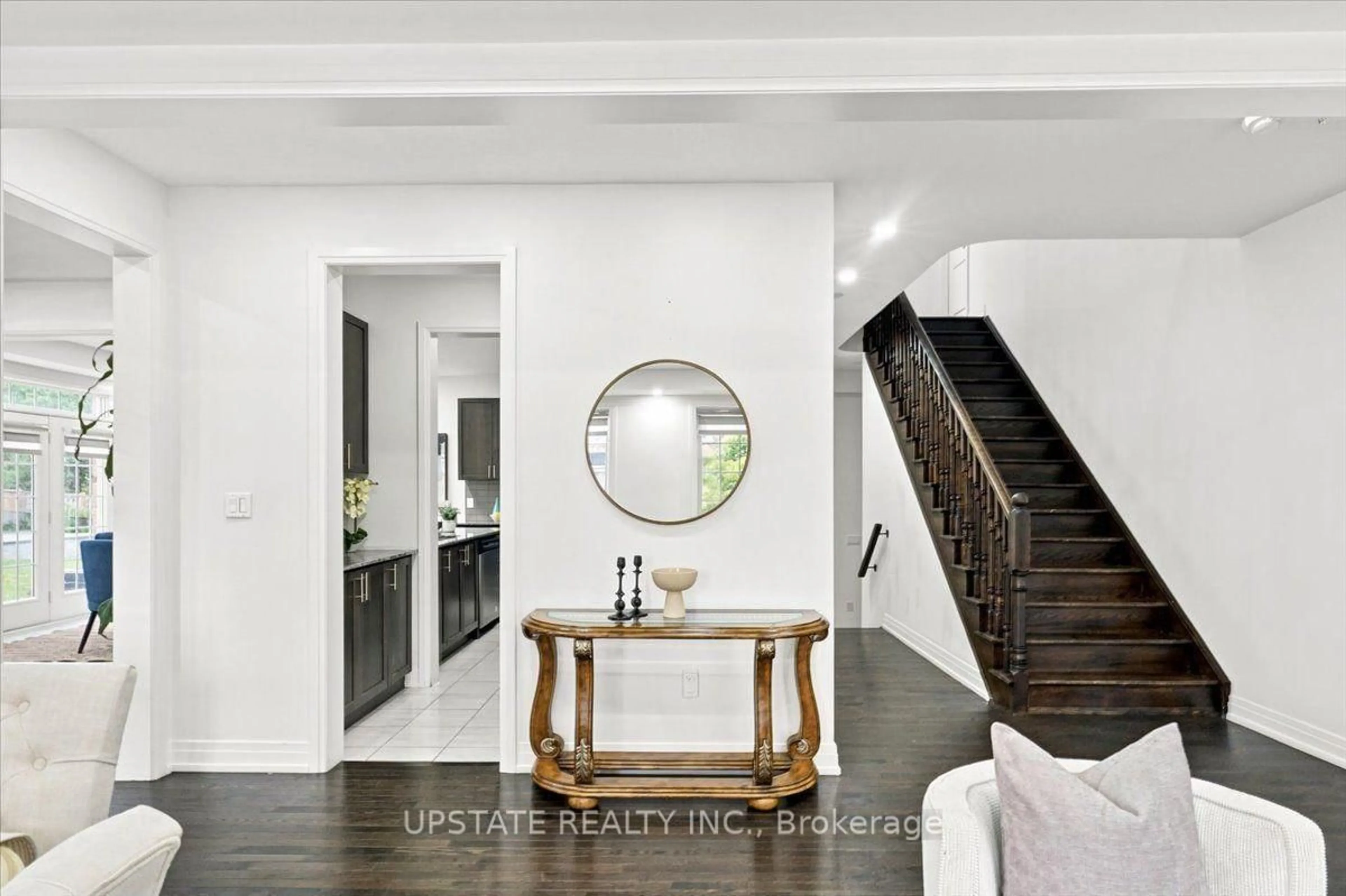 Indoor entryway for 18 Blenheim Circ, Whitby Ontario L1P 0E2