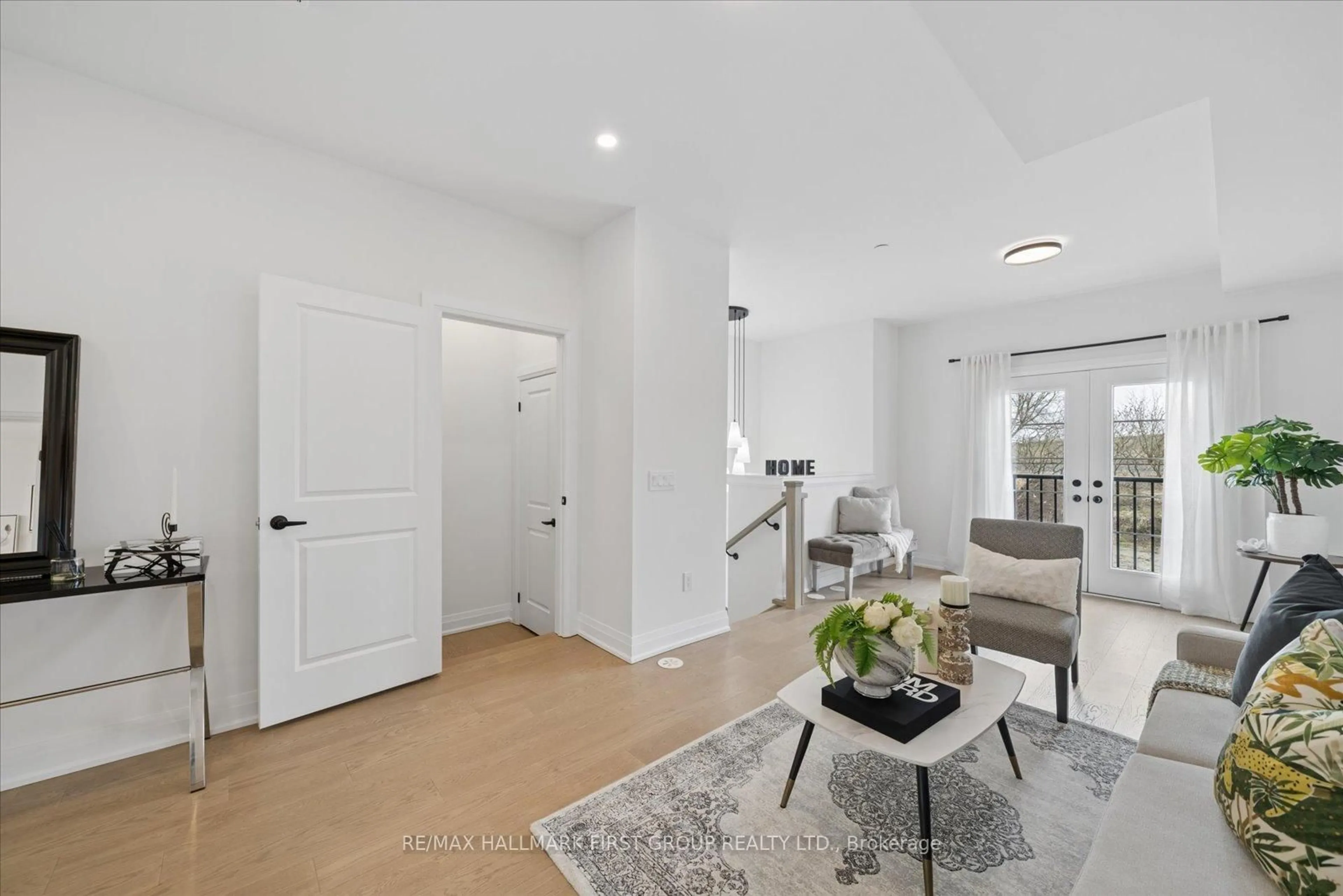 Indoor entryway for 67 Marret Lane, Clarington Ontario L1B 0X2