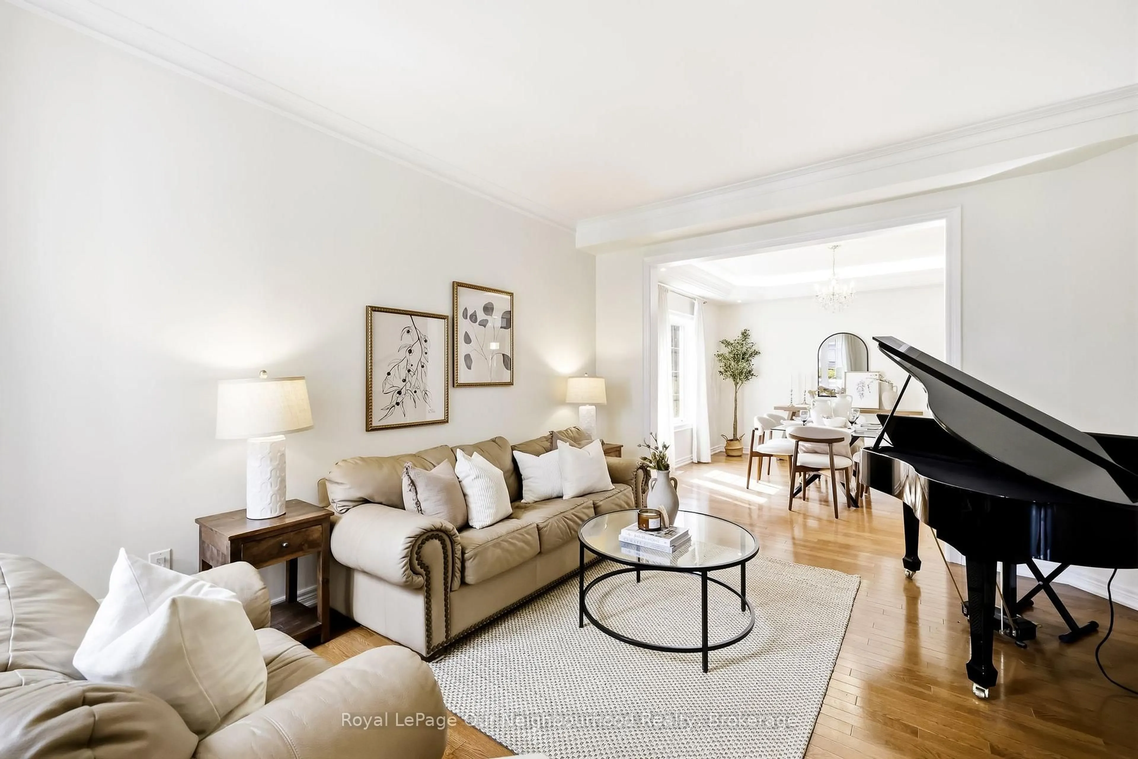 Living room with furniture, unknown for 1296 Ravencliffe Crt, Oshawa Ontario L1K 2Y3
