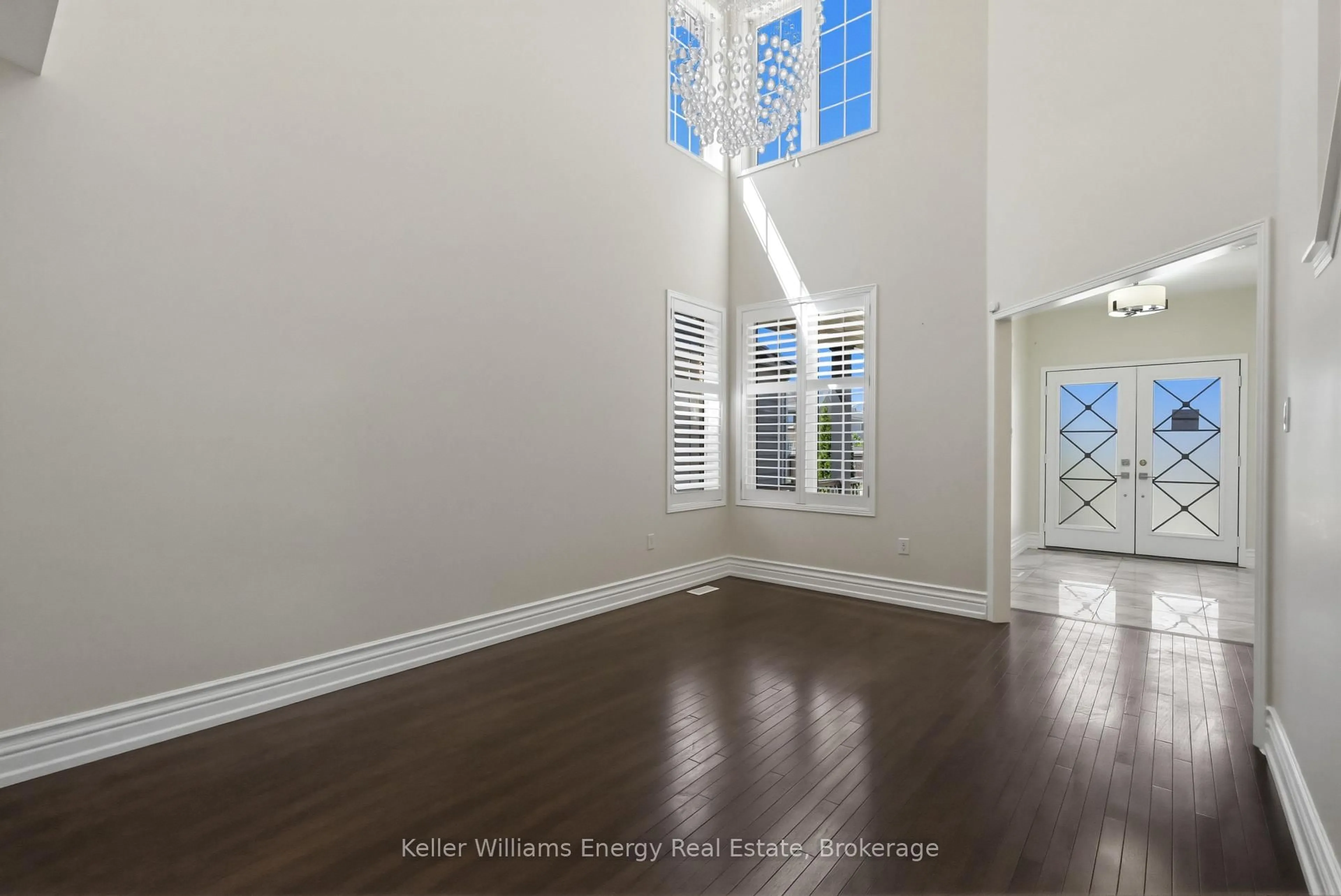Indoor entryway for 1633 Grandview St, Oshawa Ontario L1K 0A6