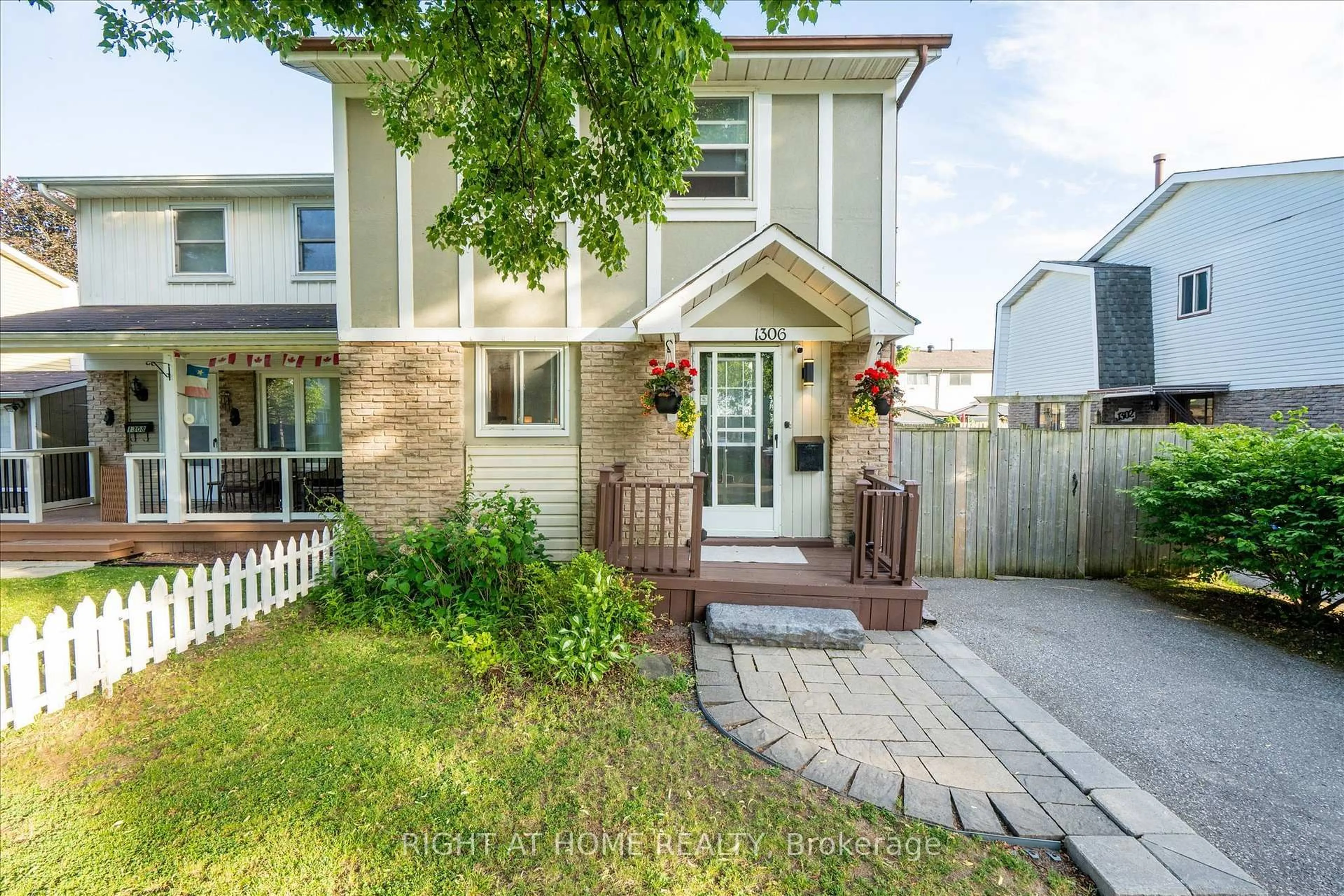 Unknown for 1306 Fenelon Cres, Oshawa Ontario L1J 6G1
