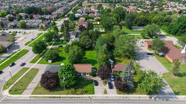 1910 Rossland Rd, Whitby 2