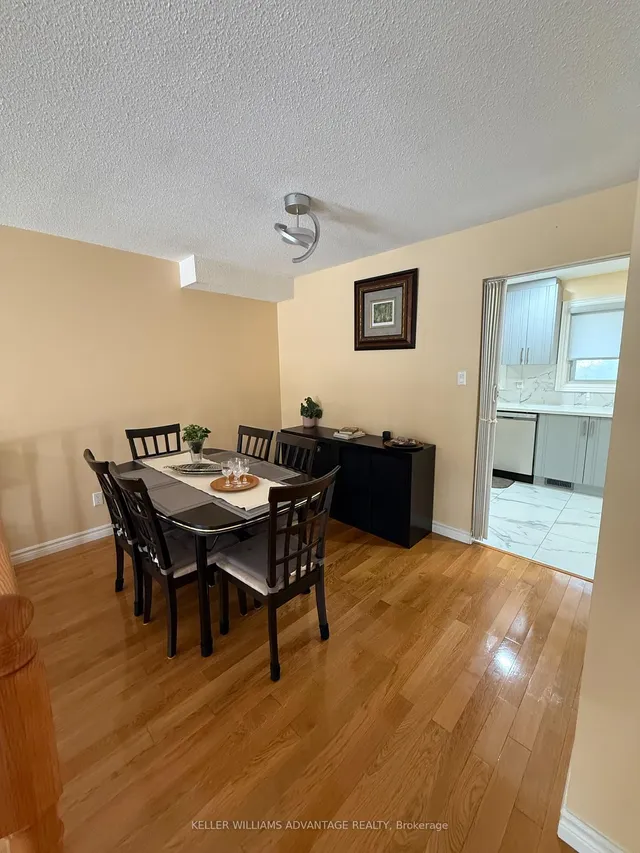 174 Homestead Rd, Toronto 5