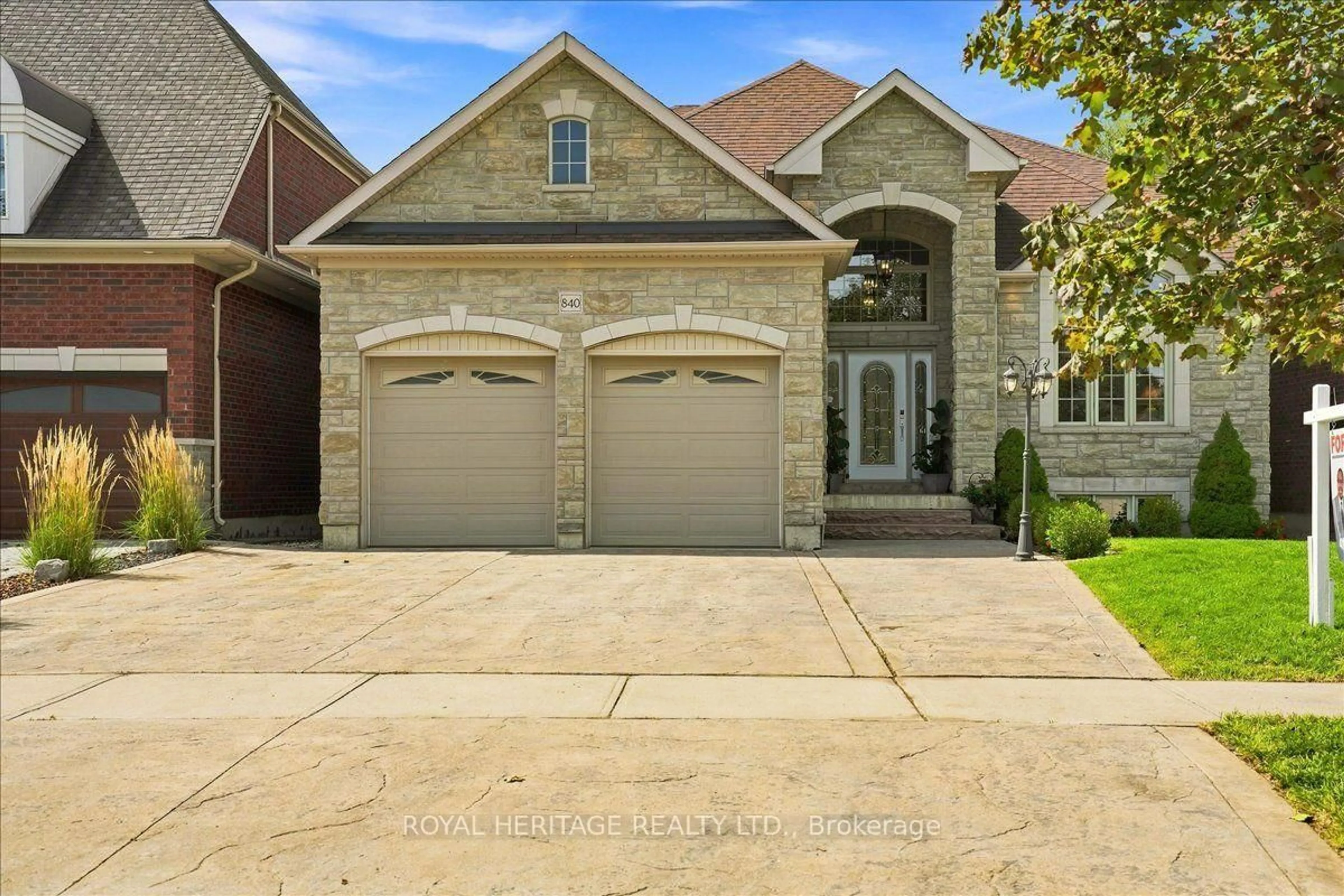 Home with brick exterior material, street for 840 Stevenson Rd, Oshawa Ontario L1J 0A2
