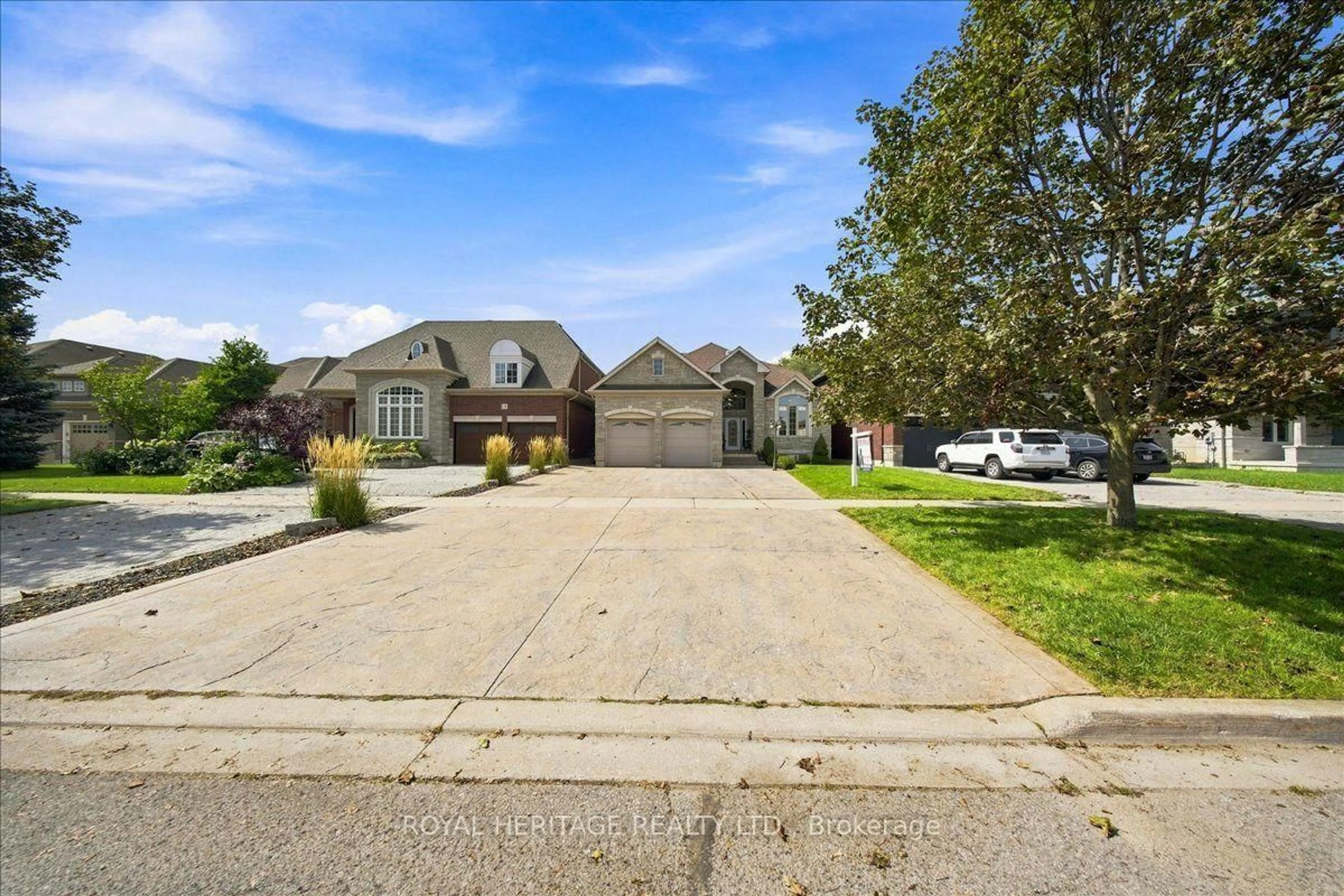 A pic from outside/outdoor area/front of a property/back of a property/a pic from drone, street for 840 Stevenson Rd, Oshawa Ontario L1J 0A2