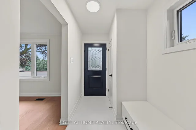 1008 Kennedy Rd, Toronto 4