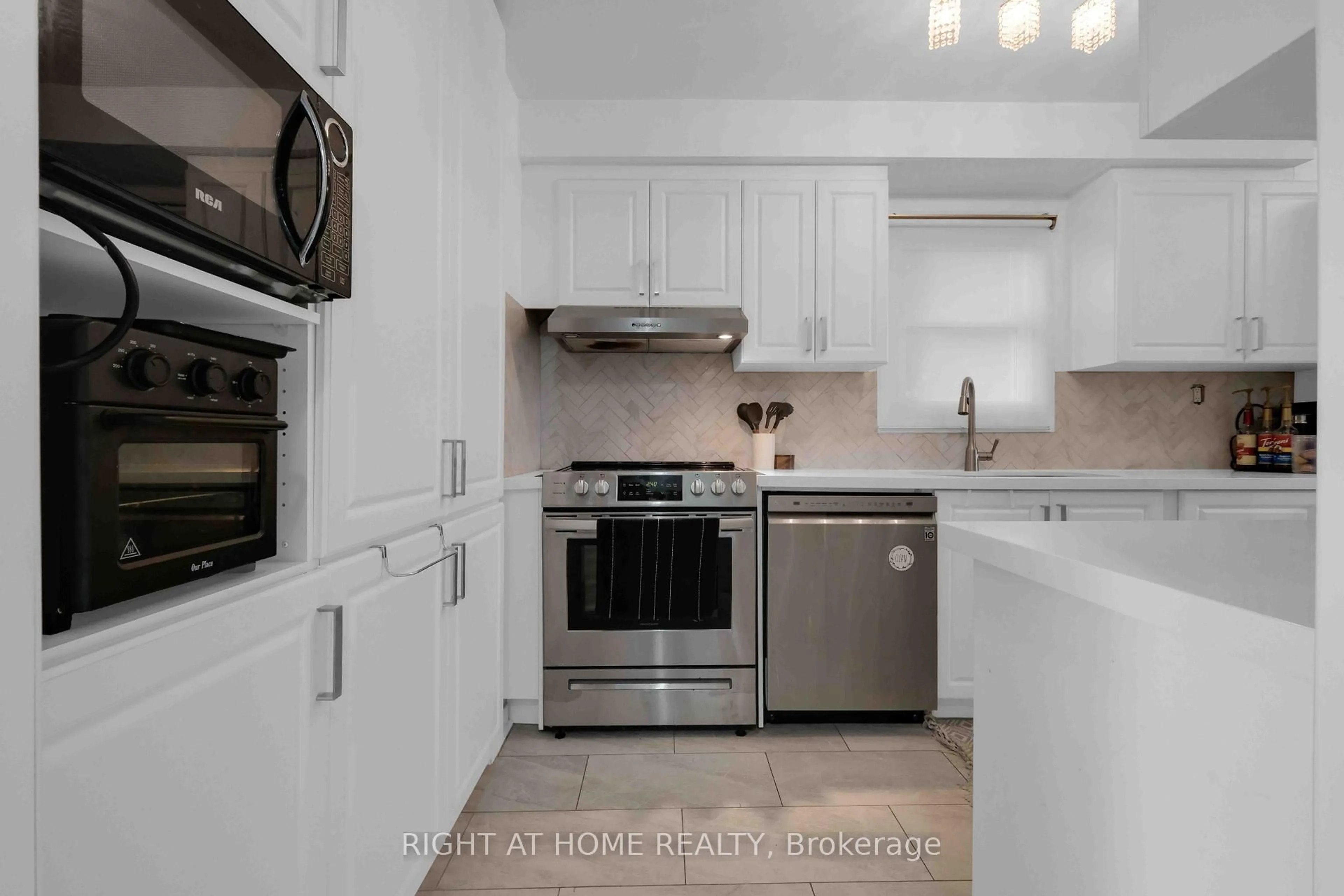 Unknown for 1055 Central Park Blvd ##4, Oshawa Ontario L1G 7M4