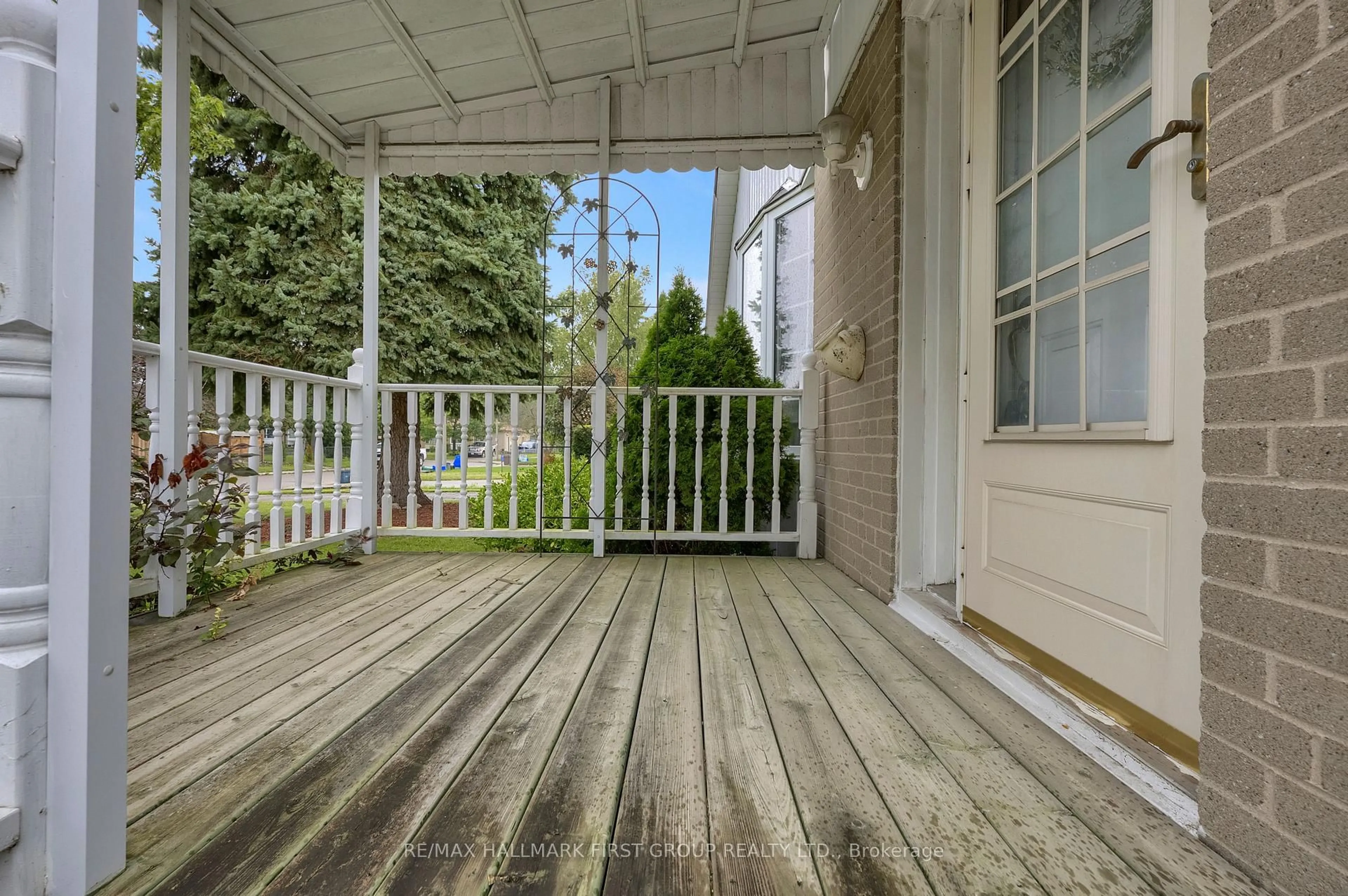 Patio, street for 35 Tulloch Dr, Ajax Ontario L1S 2S3
