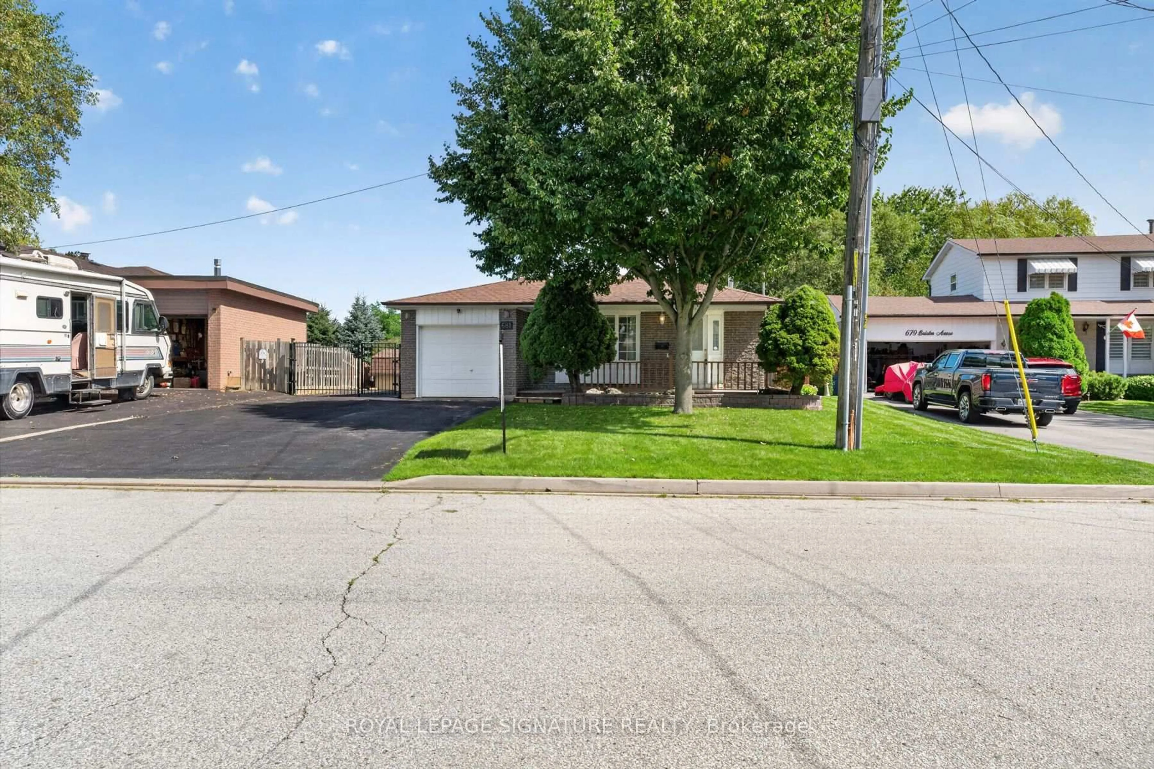 Unknown for 681 Balaton Ave, Pickering Ontario L1W 1W2