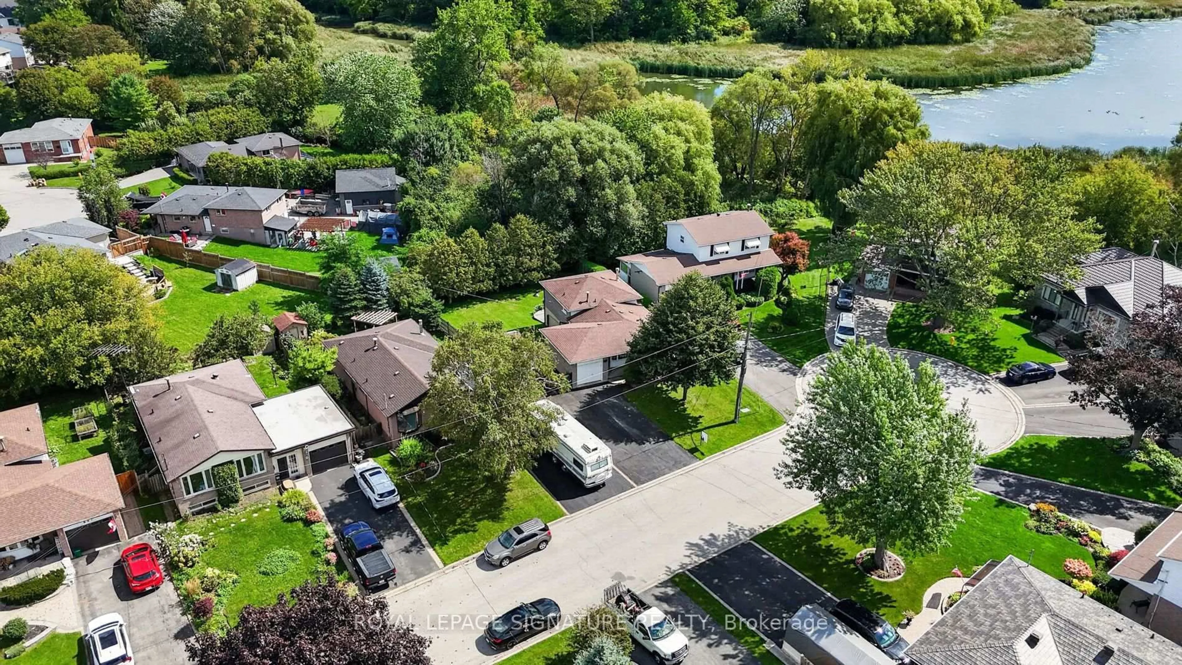A pic from outside/outdoor area/front of a property/back of a property/a pic from drone, street for 681 Balaton Ave, Pickering Ontario L1W 1W2