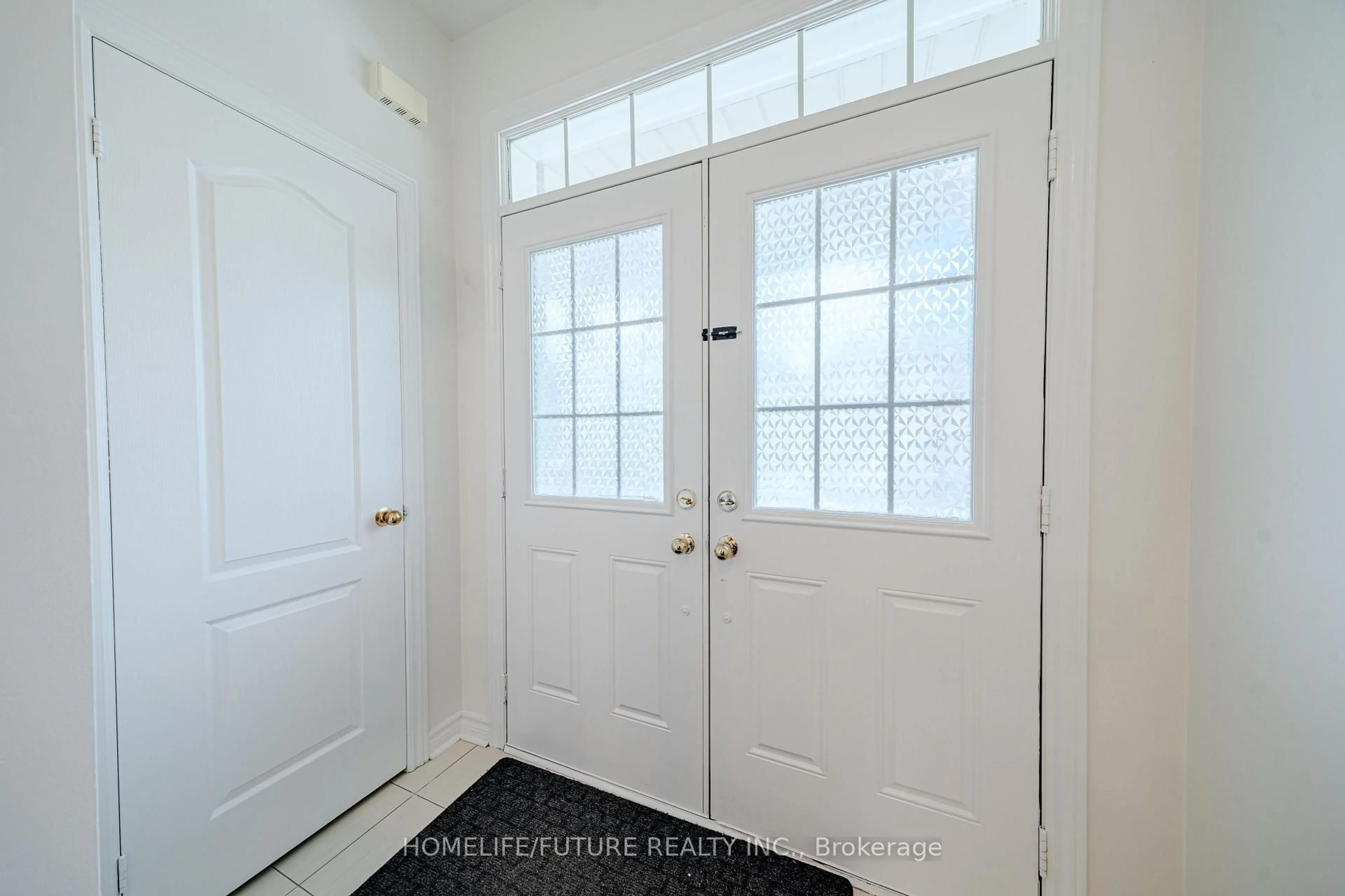 Indoor entryway for 1515 Dusty Dr, Pickering Ontario L1X 0C8